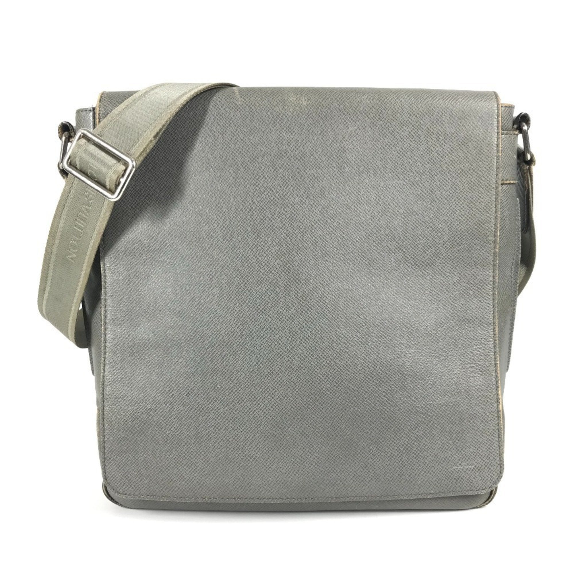 Louis Vuitton Glacier Gray Taiga Leather Messenger Bag Shoulder Bag (Pre-Owned)