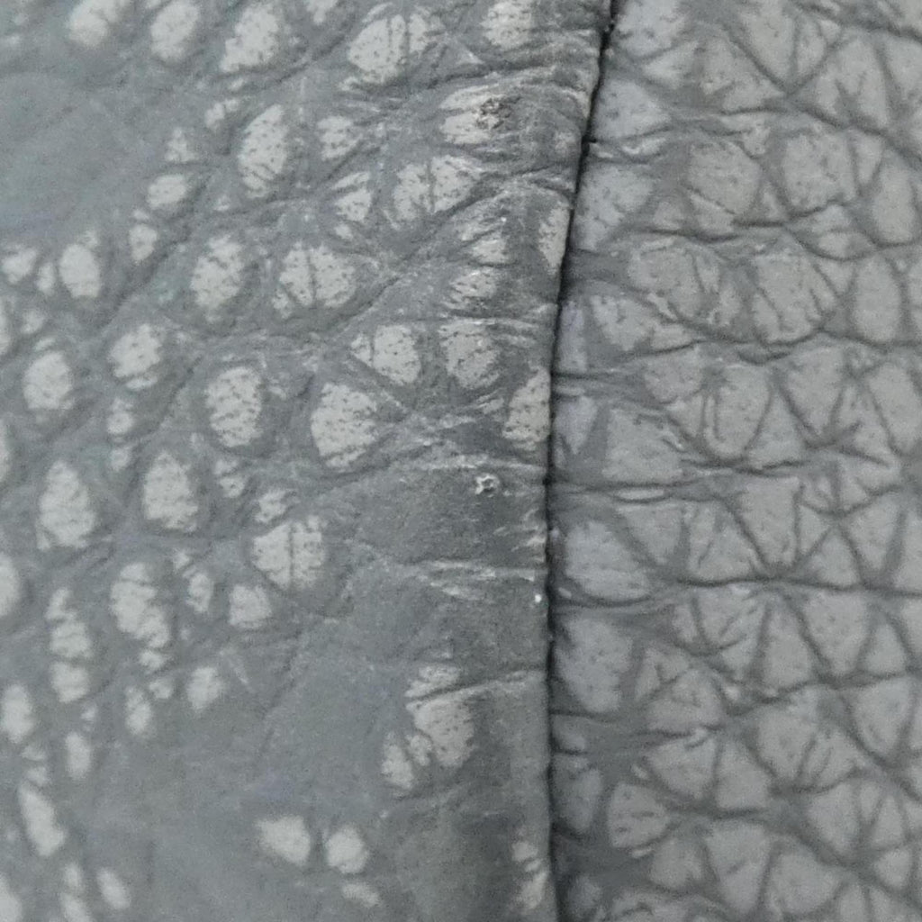 Louis Vuitton Silver Leather Pouch (Pre-Owned)
