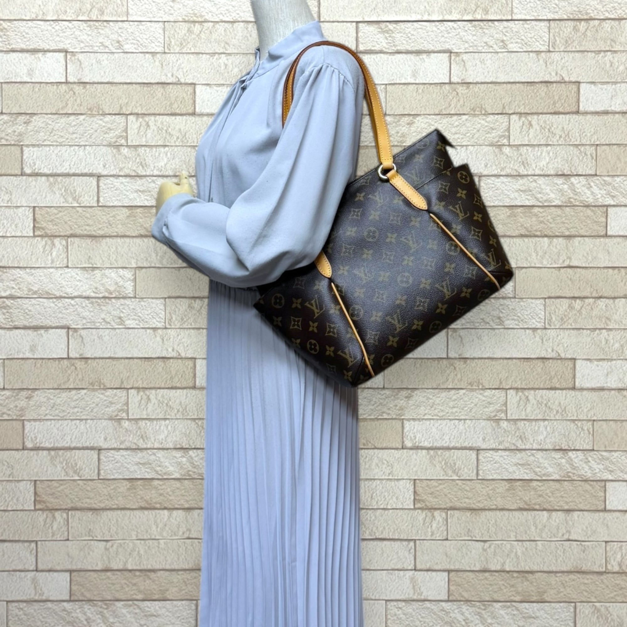 Louis Vuitton Brown Monogram Tote Bag (Pre-Owned)