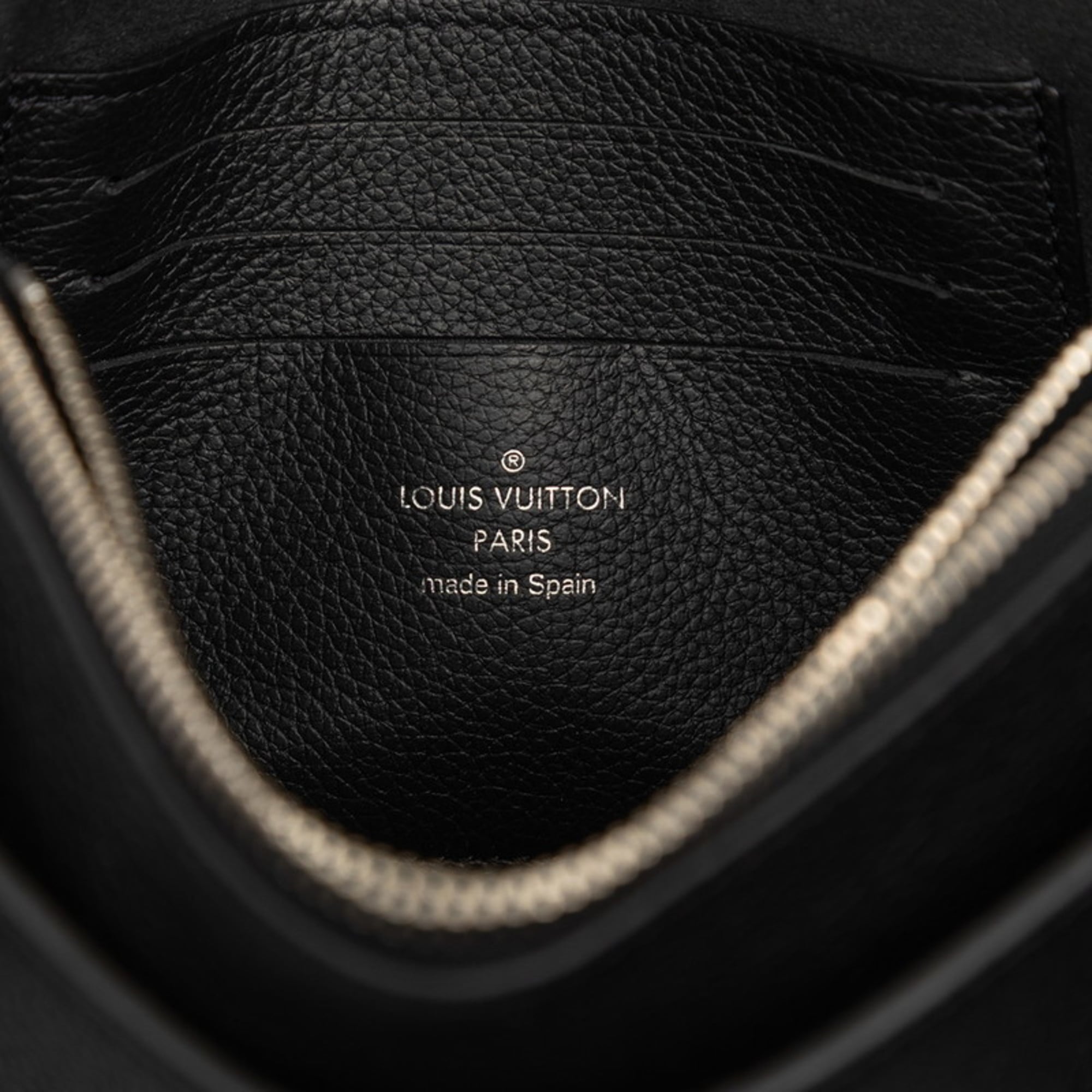 Louis Vuitton Black Leather Pochette Shoulder Bag (Pre-Owned)