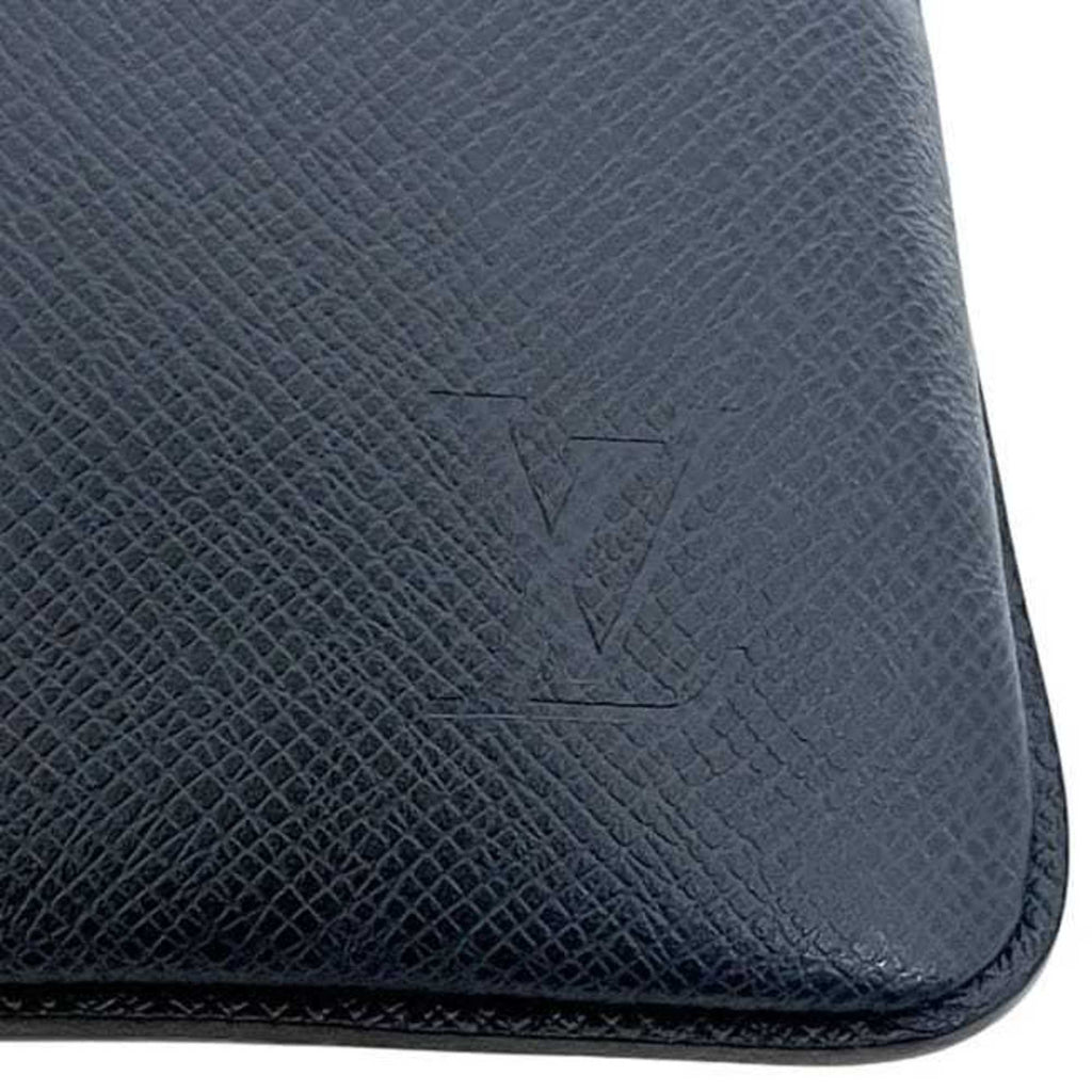 Louis Vuitton Taiga Boreal Navy Taiga Leather Shoulder Bag (Pre-Owned)