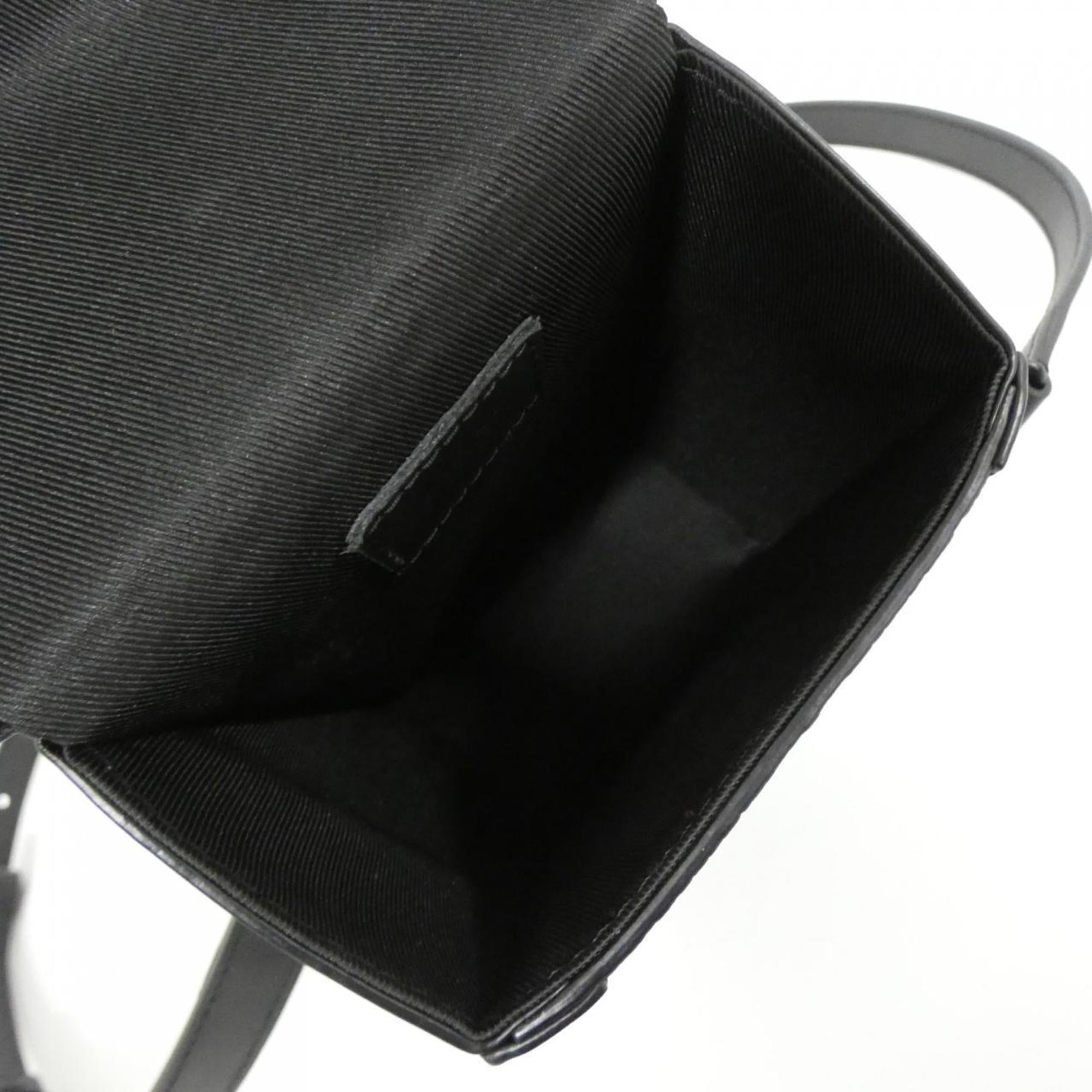 Louis Vuitton Black Leather Shoulder Bag (Pre-Owned)