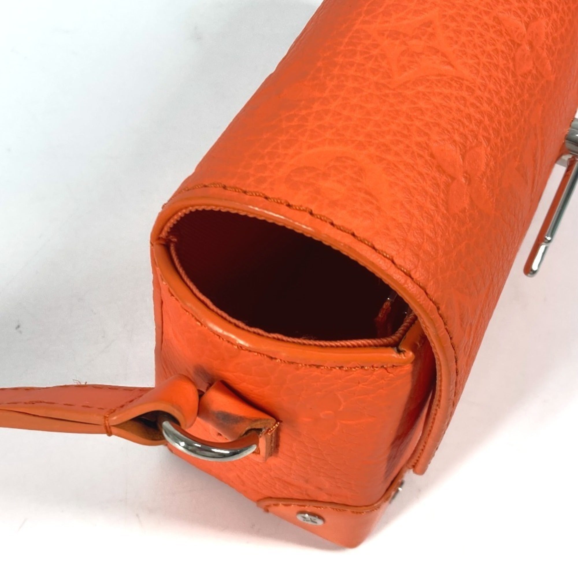 Louis Vuitton Orange Leather Pochette Shoulder Bag (Pre-Owned)