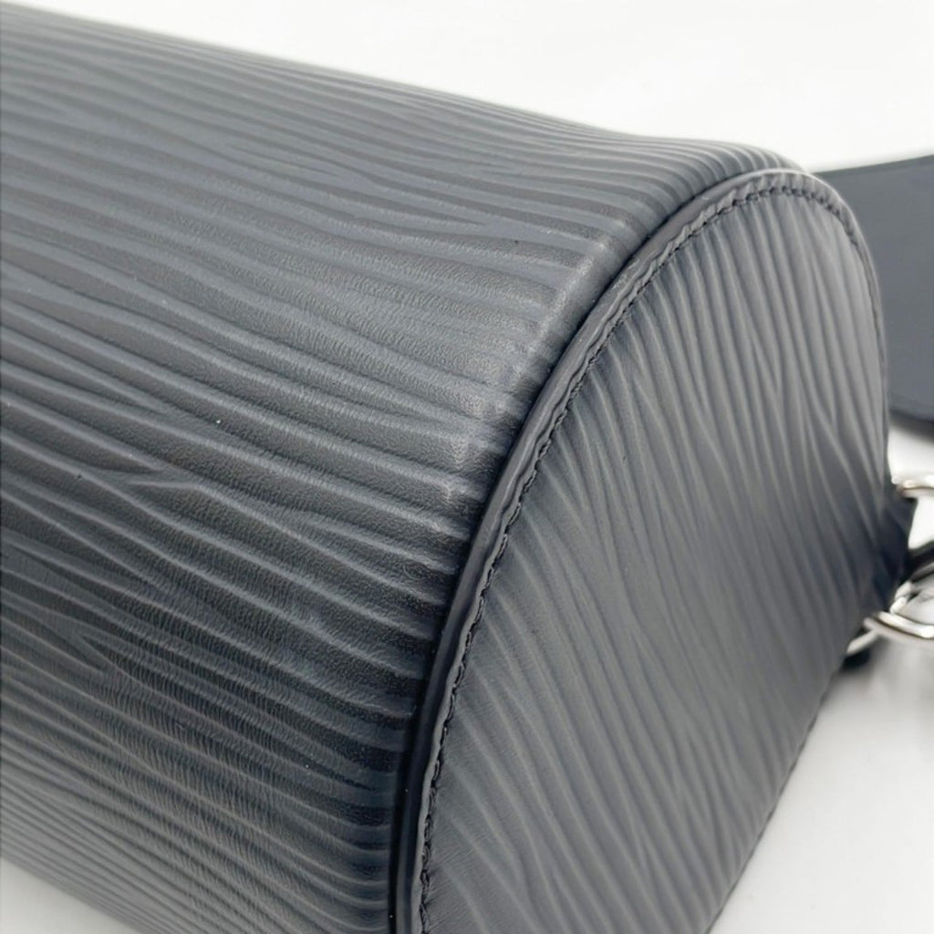 Louis Vuitton Epi Black Epi Leather Handbag (Pre-Owned)