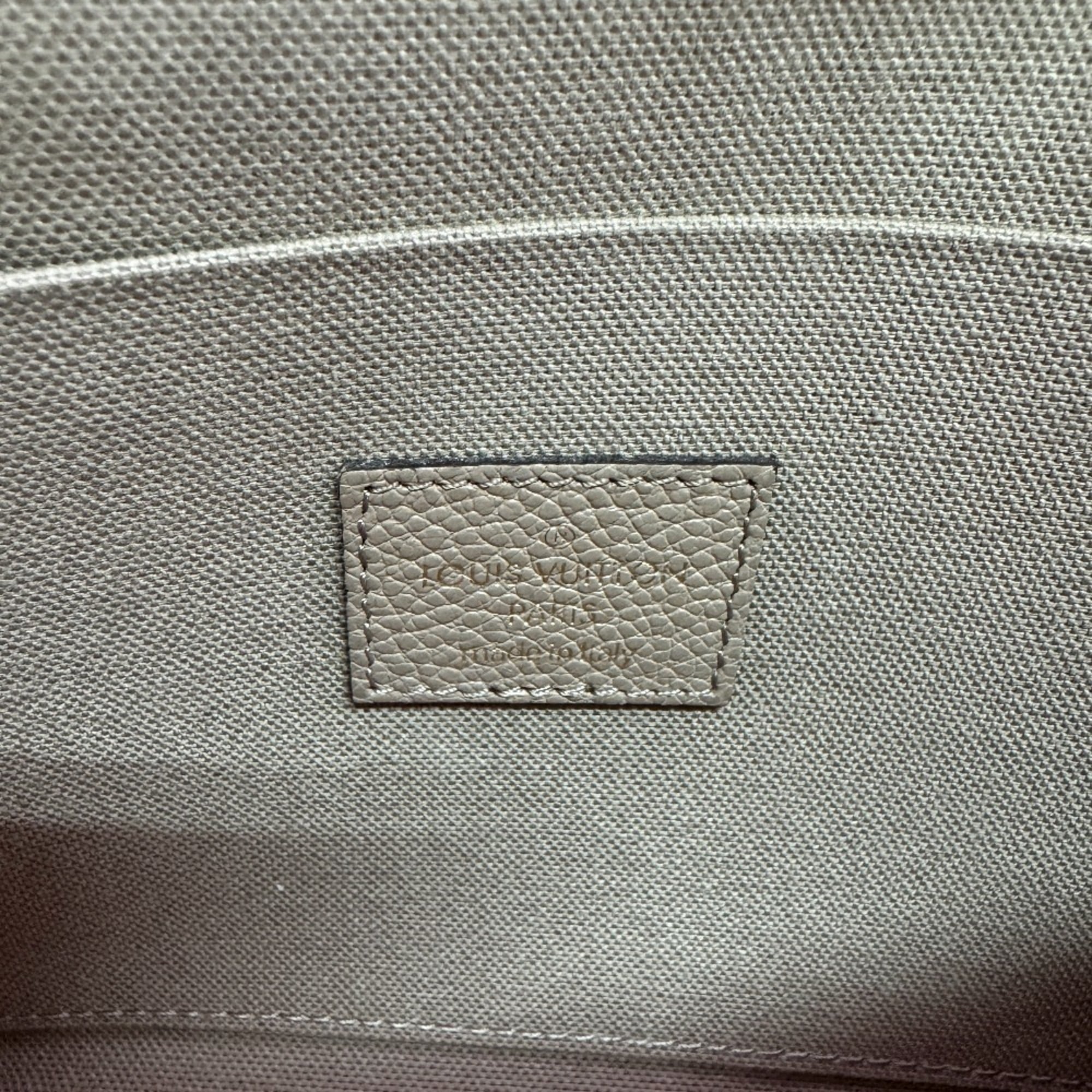 Louis Vuitton Gray Grayish Leather Pochette Shoulder Bag (Pre-Owned)