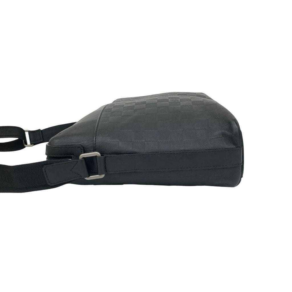 Louis Vuitton Black Leather Pochette Shoulder Bag (Pre-Owned)
