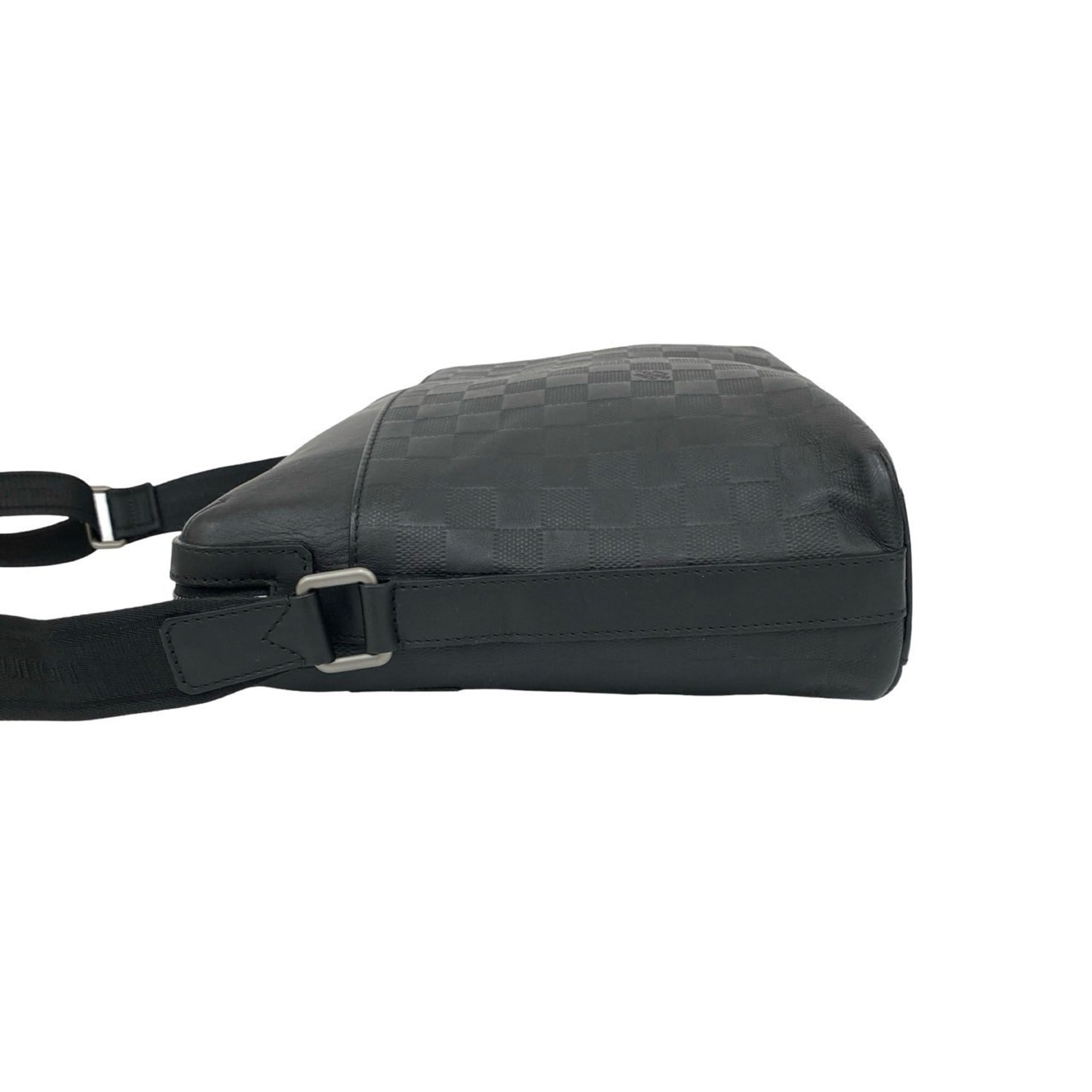 Louis Vuitton Black Leather Pochette Shoulder Bag (Pre-Owned)