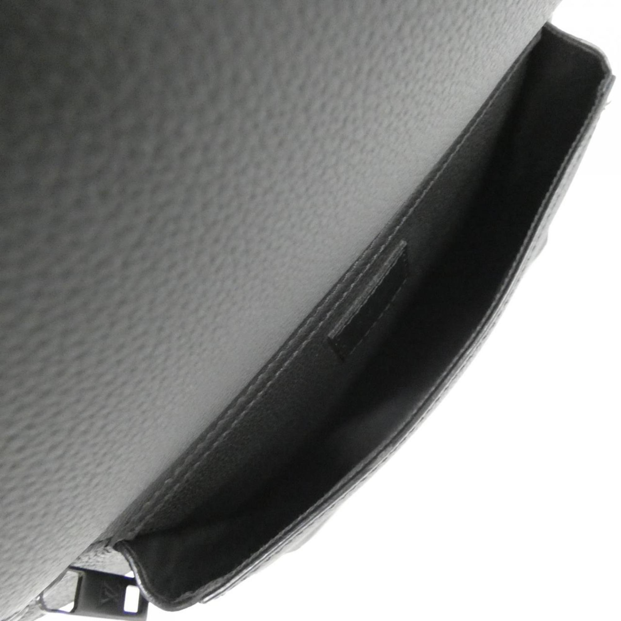 Louis Vuitton Black Leather Shoulder Bag (Pre-Owned)