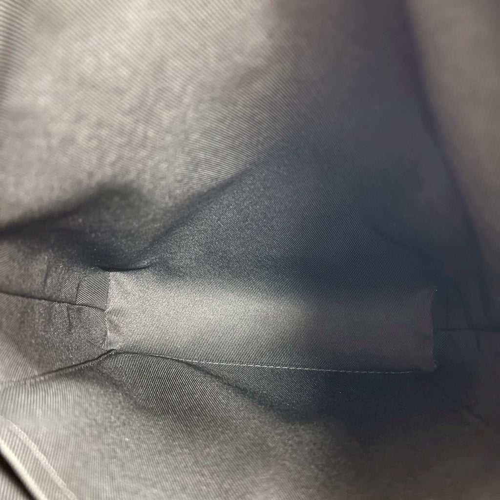 Louis Vuitton Black Leather Shoulder Bag (Pre-Owned)