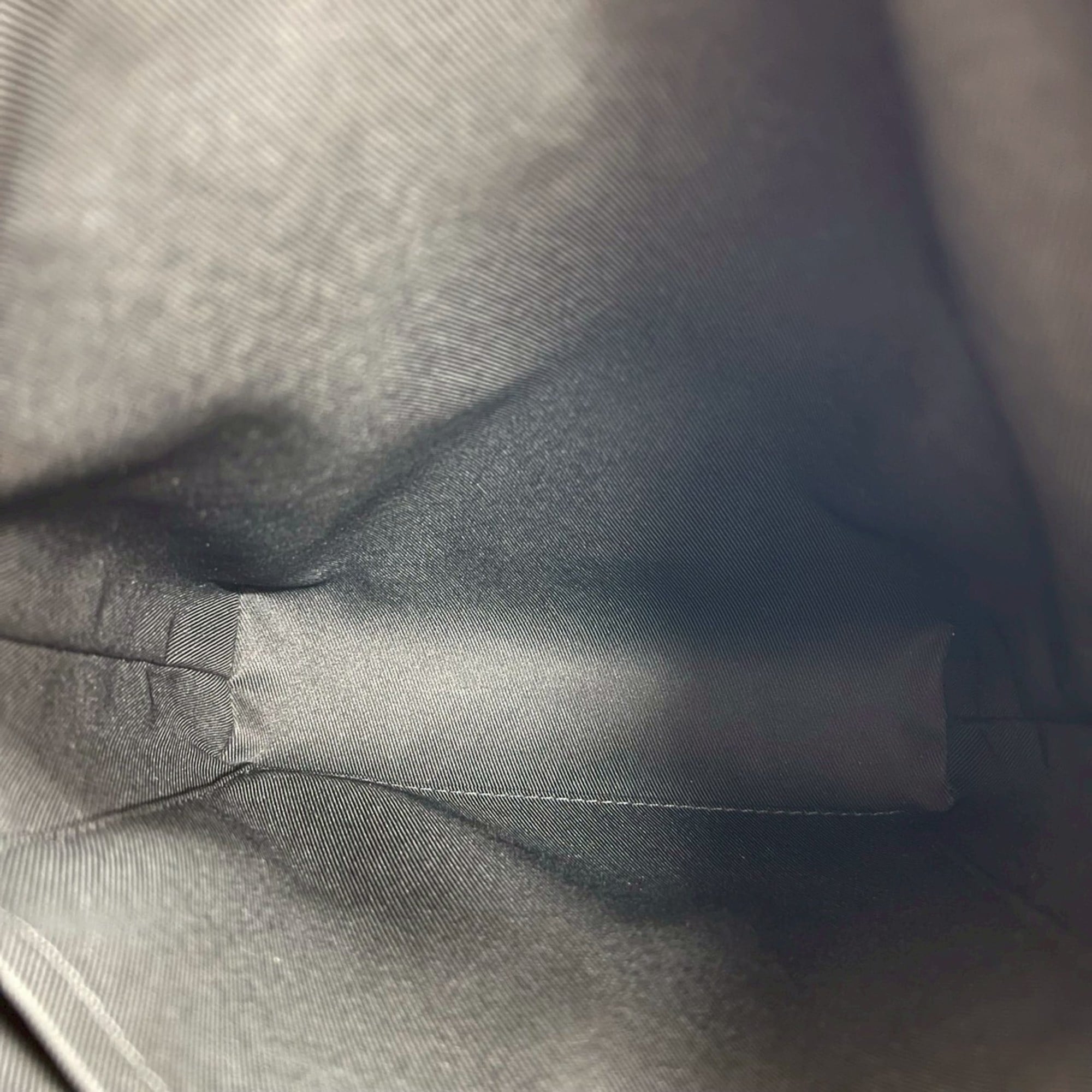 Louis Vuitton Black Leather Shoulder Bag (Pre-Owned)
