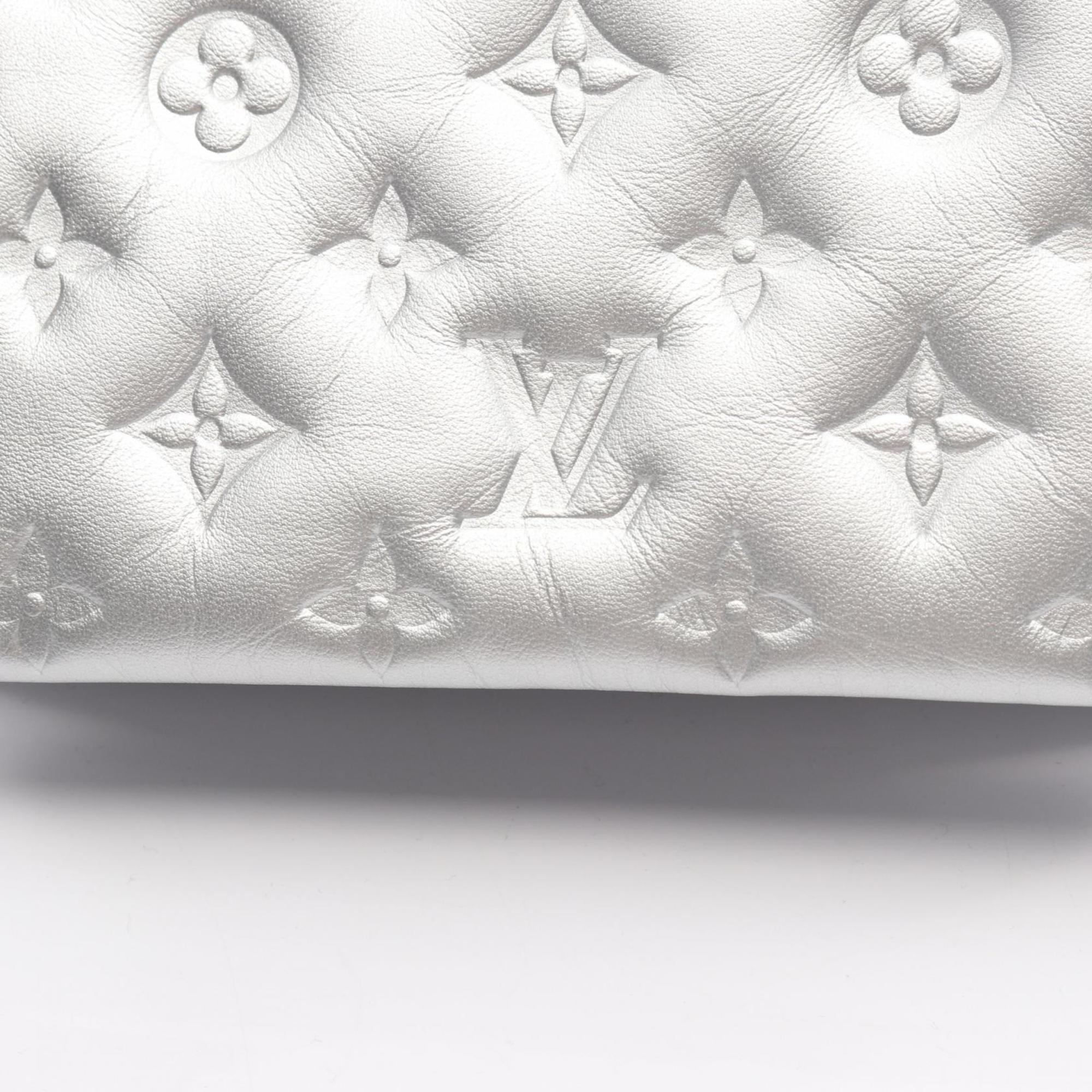 Louis Vuitton Silver Leather Shoulder Bag (Pre-Owned)