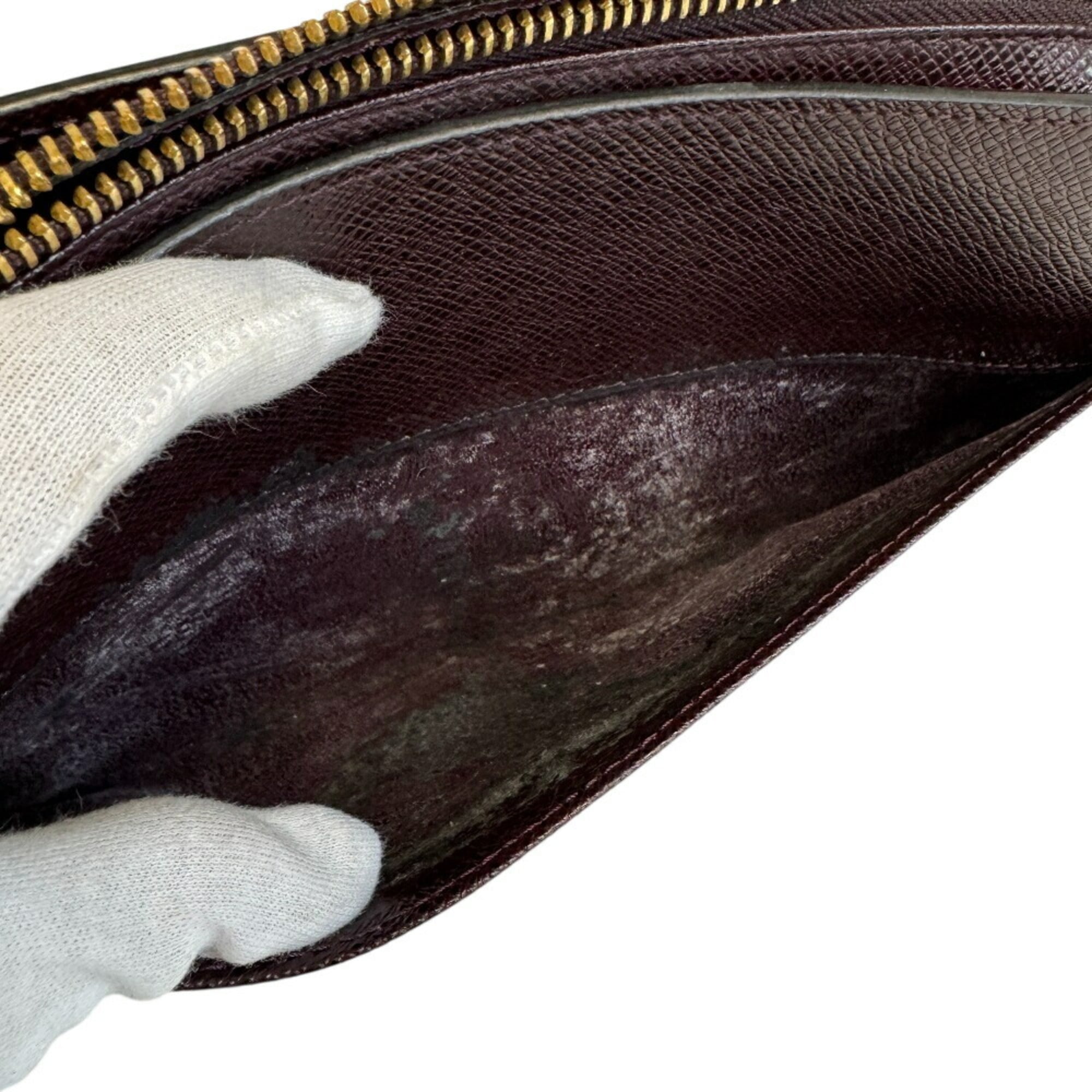 Louis Vuitton Wine Taiga Leather Clutch Bag (Pre-Owned)
