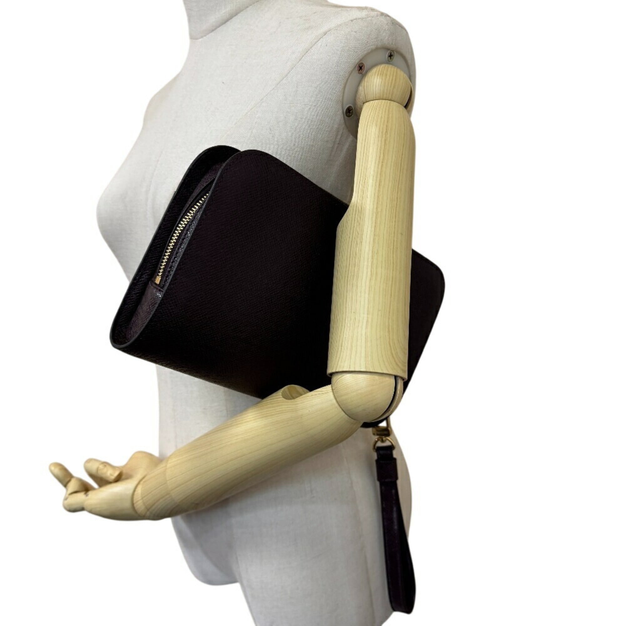 Louis Vuitton Wine Taiga Leather Clutch Bag (Pre-Owned)