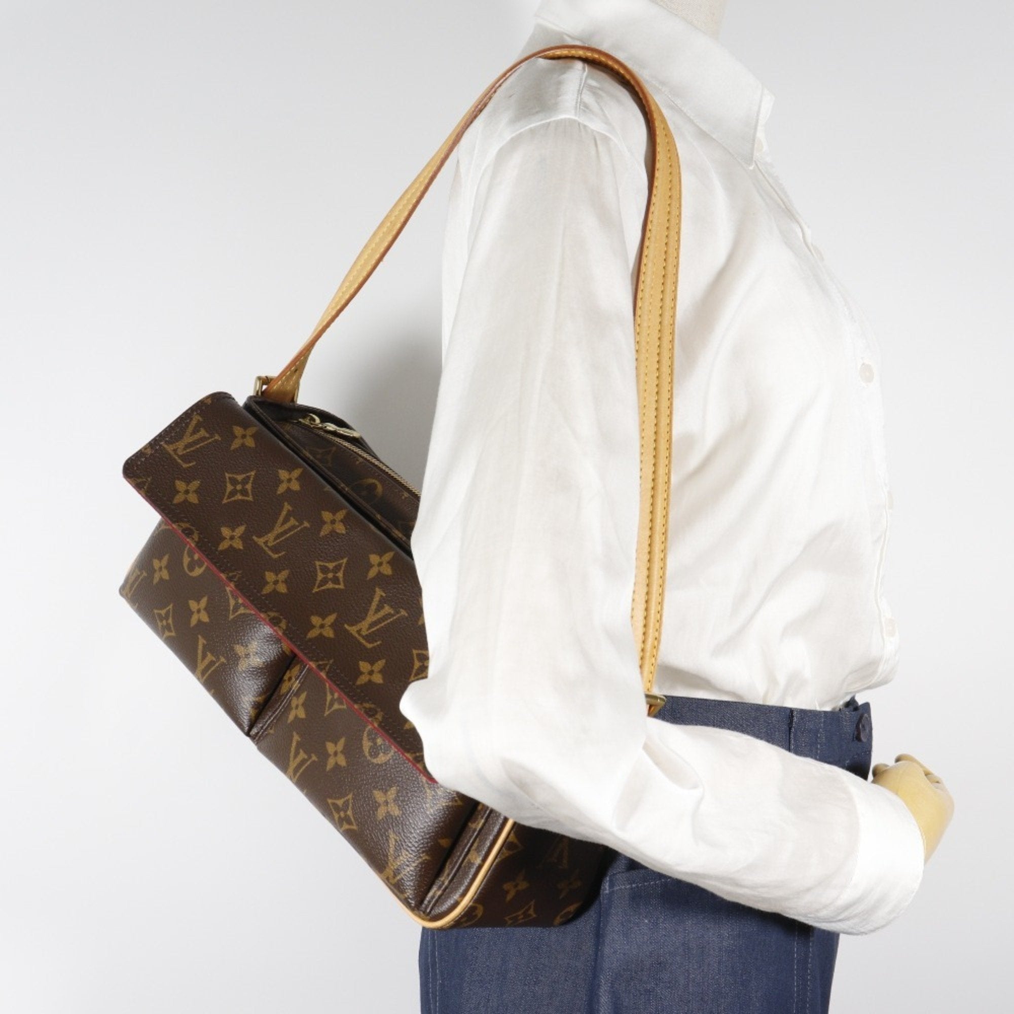 Louis Vuitton Brown Monogram Canvas Shoulder Bag (Pre-Owned)
