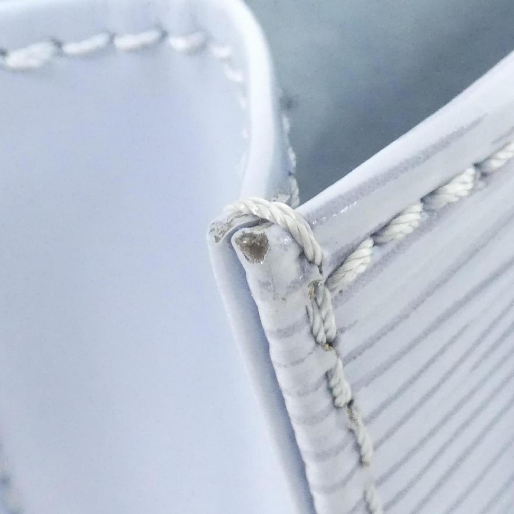 Louis Vuitton Light Blue Leather Handbag (Pre-Owned)