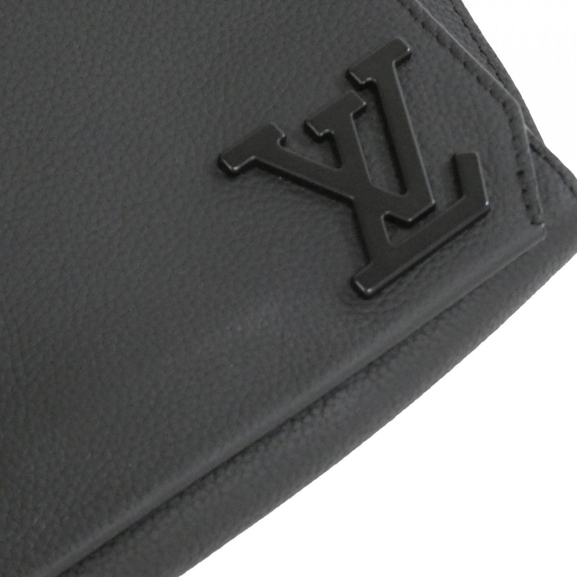 Louis Vuitton Black Leather Shoulder Bag (Pre-Owned)