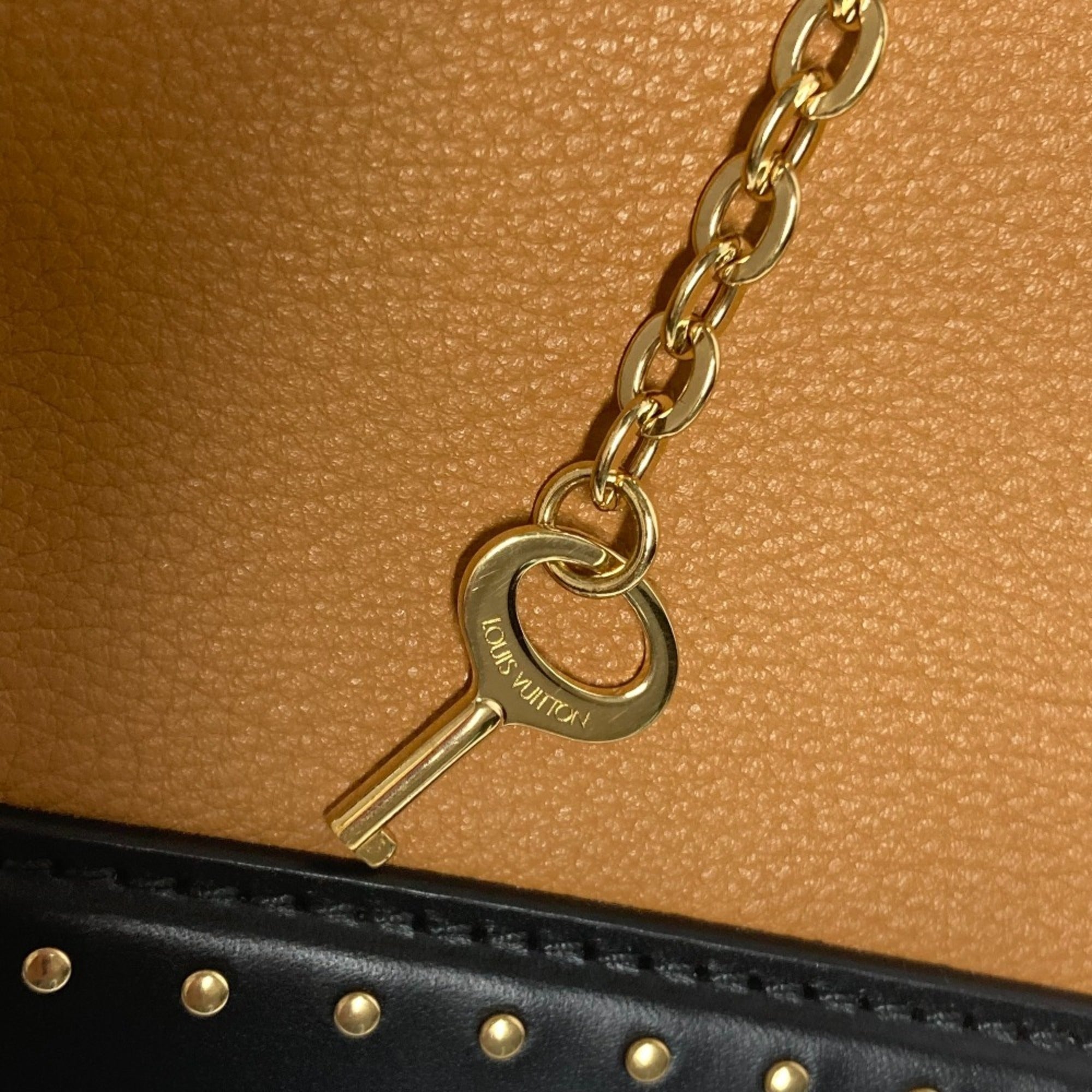 Louis Vuitton Beige Black Leather Handbag Tote Bag (Pre-Owned)