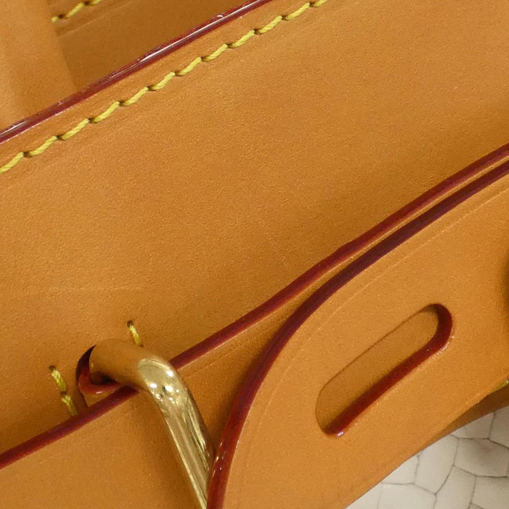Louis Vuitton Off-White Leather Handbag (Pre-Owned)