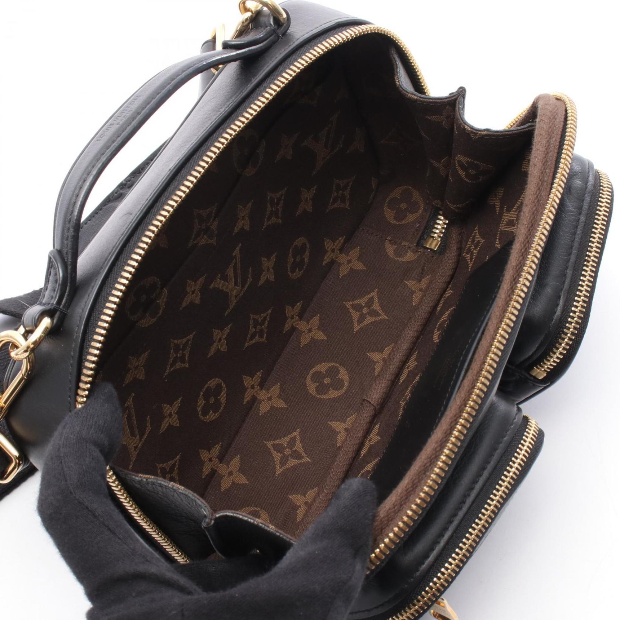 Louis Vuitton Black Leather Shoulder Bag (Pre-Owned)