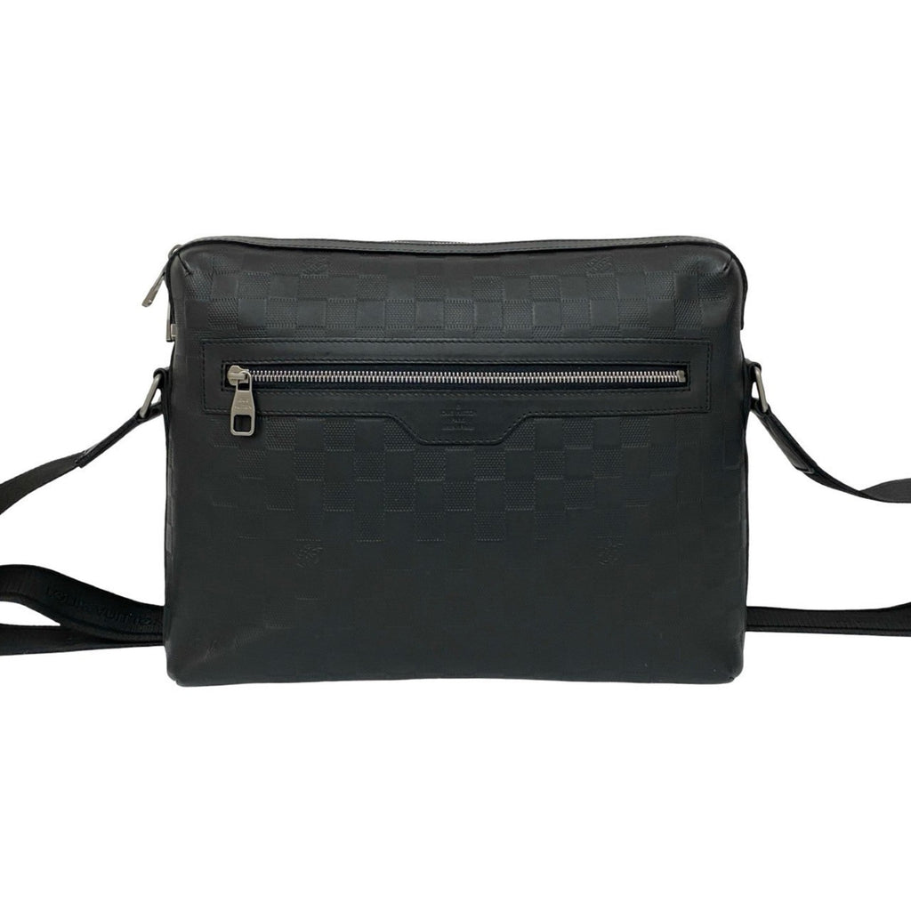 Louis Vuitton Black Leather Pochette Shoulder Bag (Pre-Owned)
