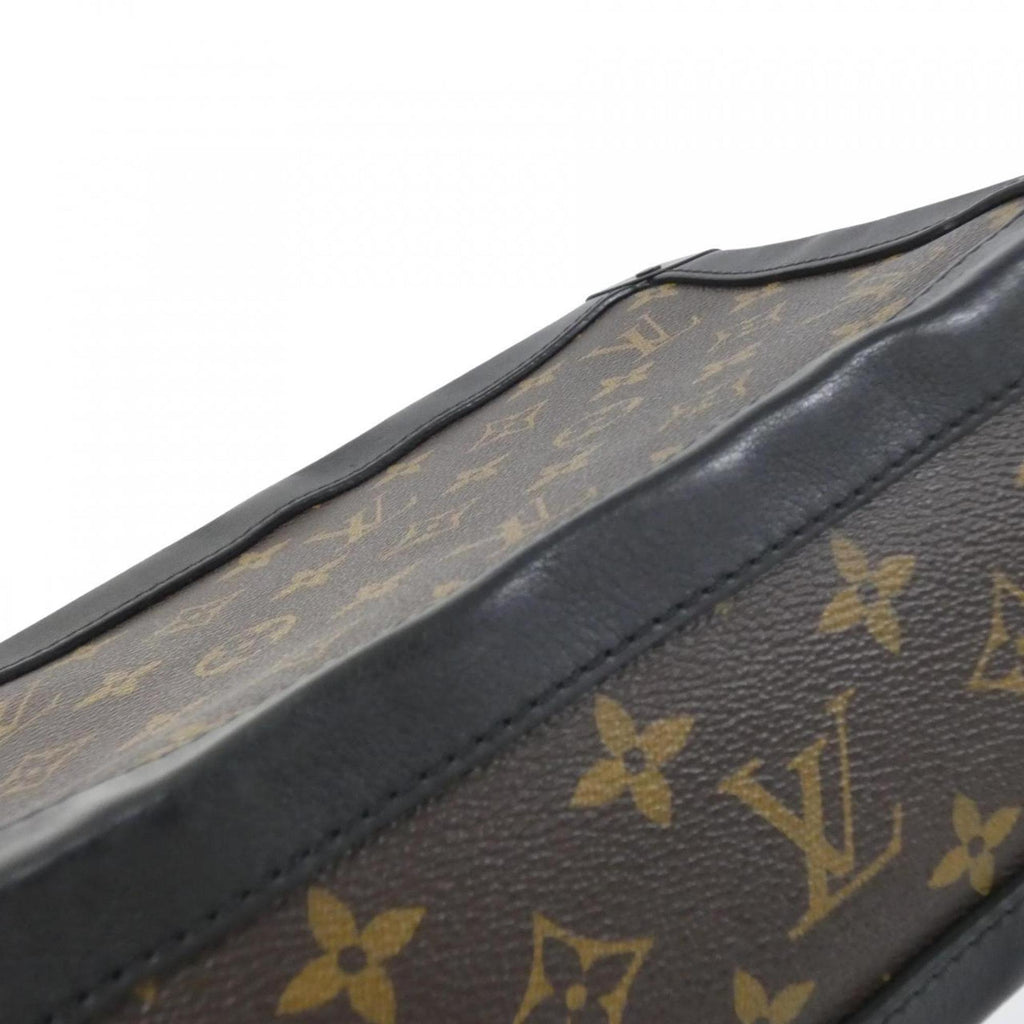 Louis Vuitton Marron Coated Canvas Shoulder Bag (Pre-Owned)