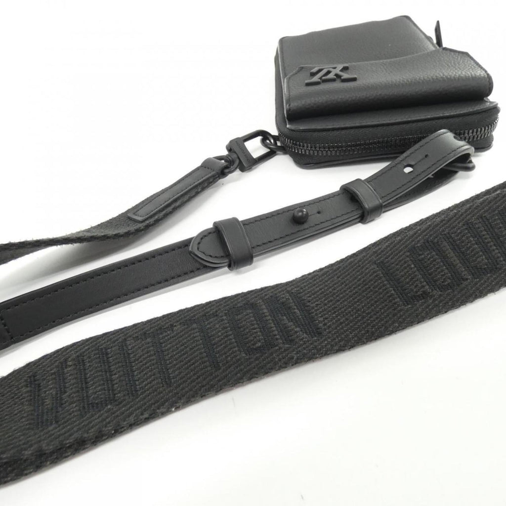 Louis Vuitton Black Leather Pouch Shoulder Bag (Pre-Owned)
