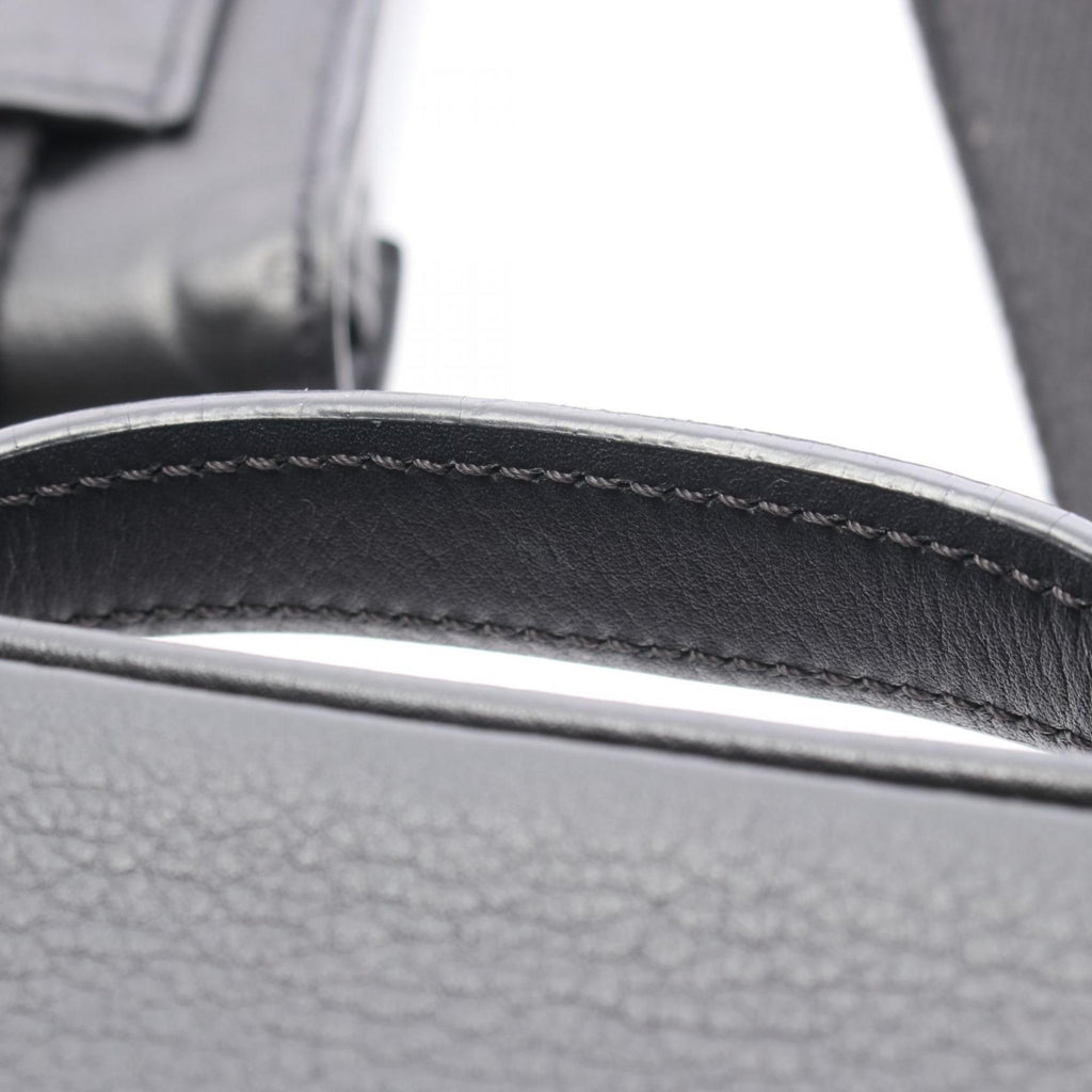 Louis Vuitton Black Leather Shoulder Bag (Pre-Owned)