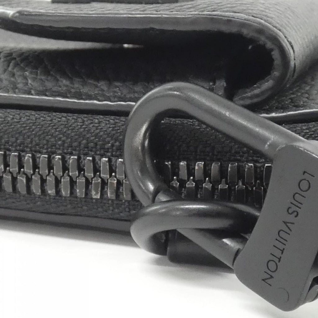 Louis Vuitton Black Leather Pouch Shoulder Bag (Pre-Owned)
