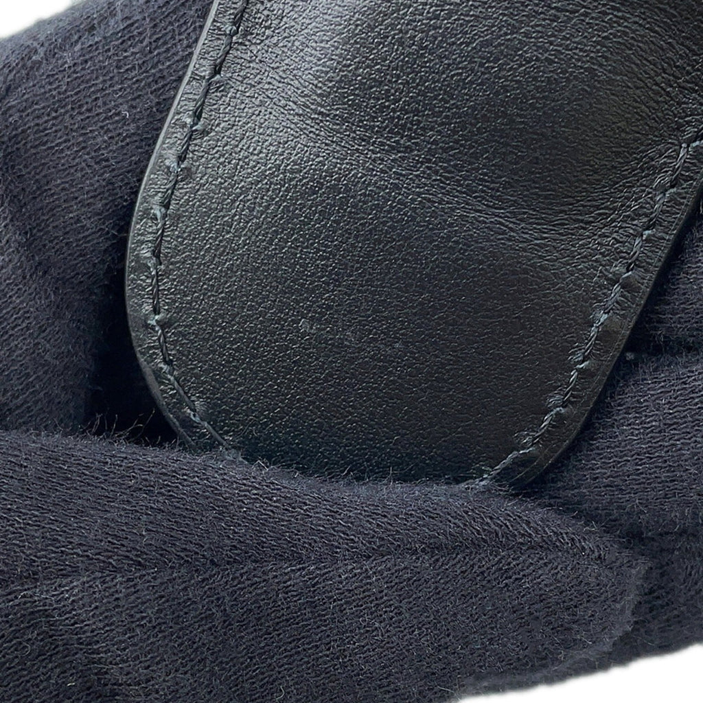 Louis Vuitton Taiga Black Noir Taiga Leather Handbag Shoulder Bag (Pre-Owned)