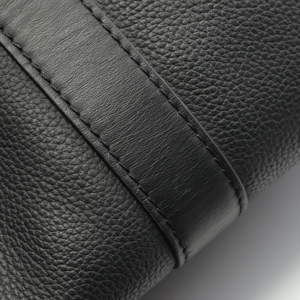Louis Vuitton Black Leather Shoulder Bag (Pre-Owned)