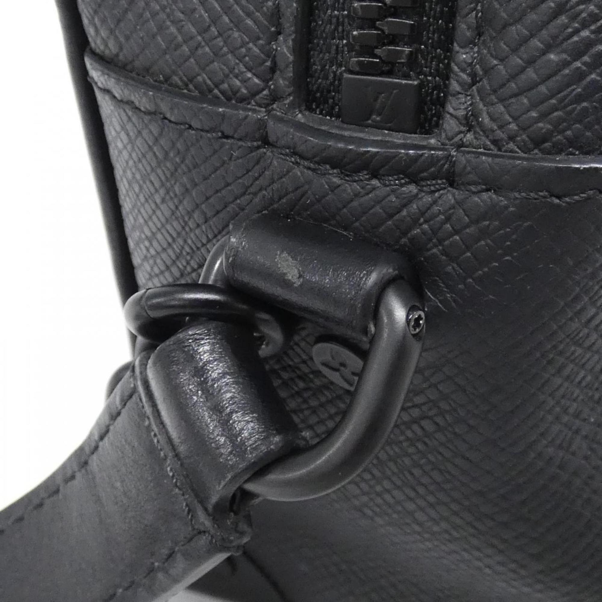 Louis Vuitton Black Leather Shoulder Bag (Pre-Owned)