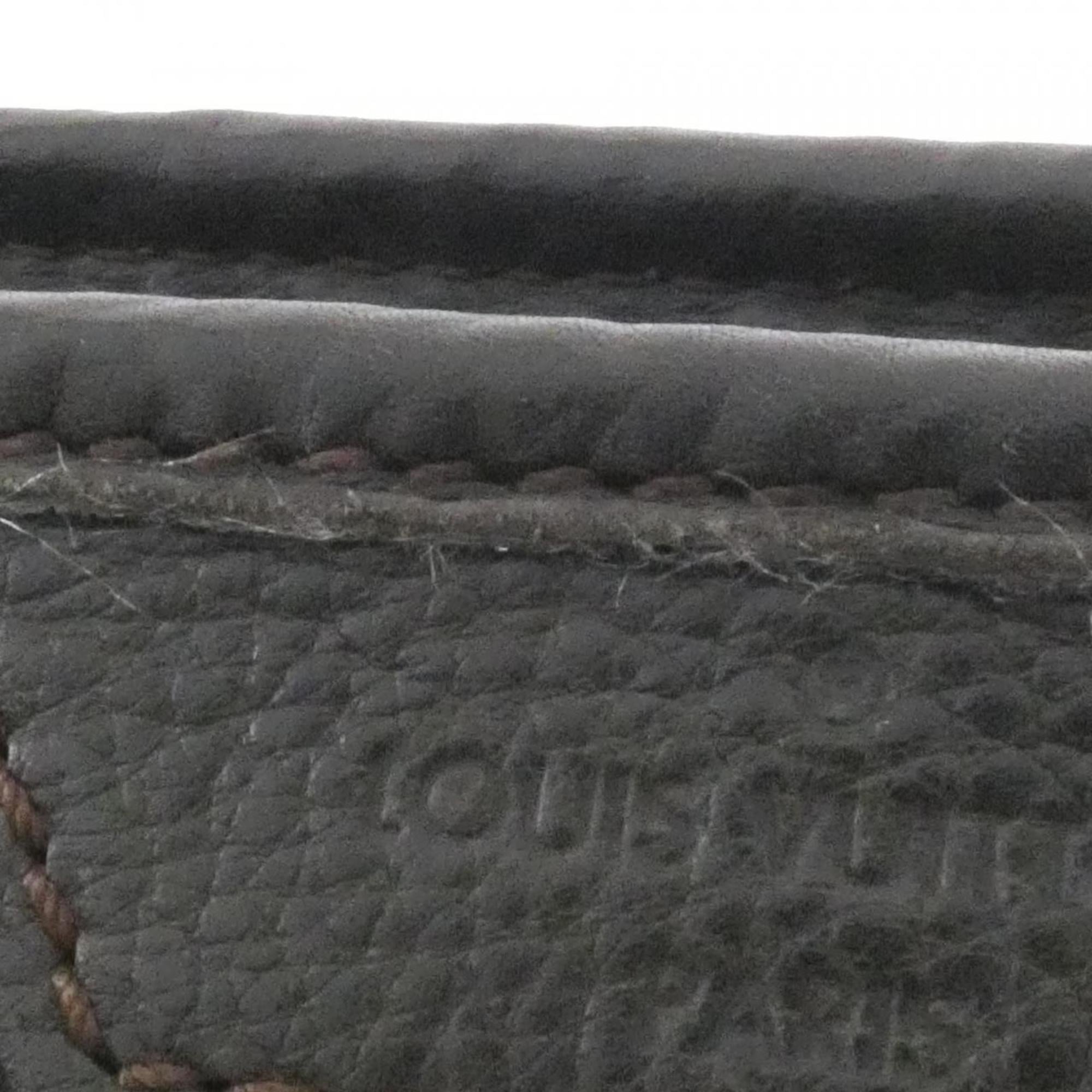 Louis Vuitton Mahina Black Leather Handbag (Pre-Owned)