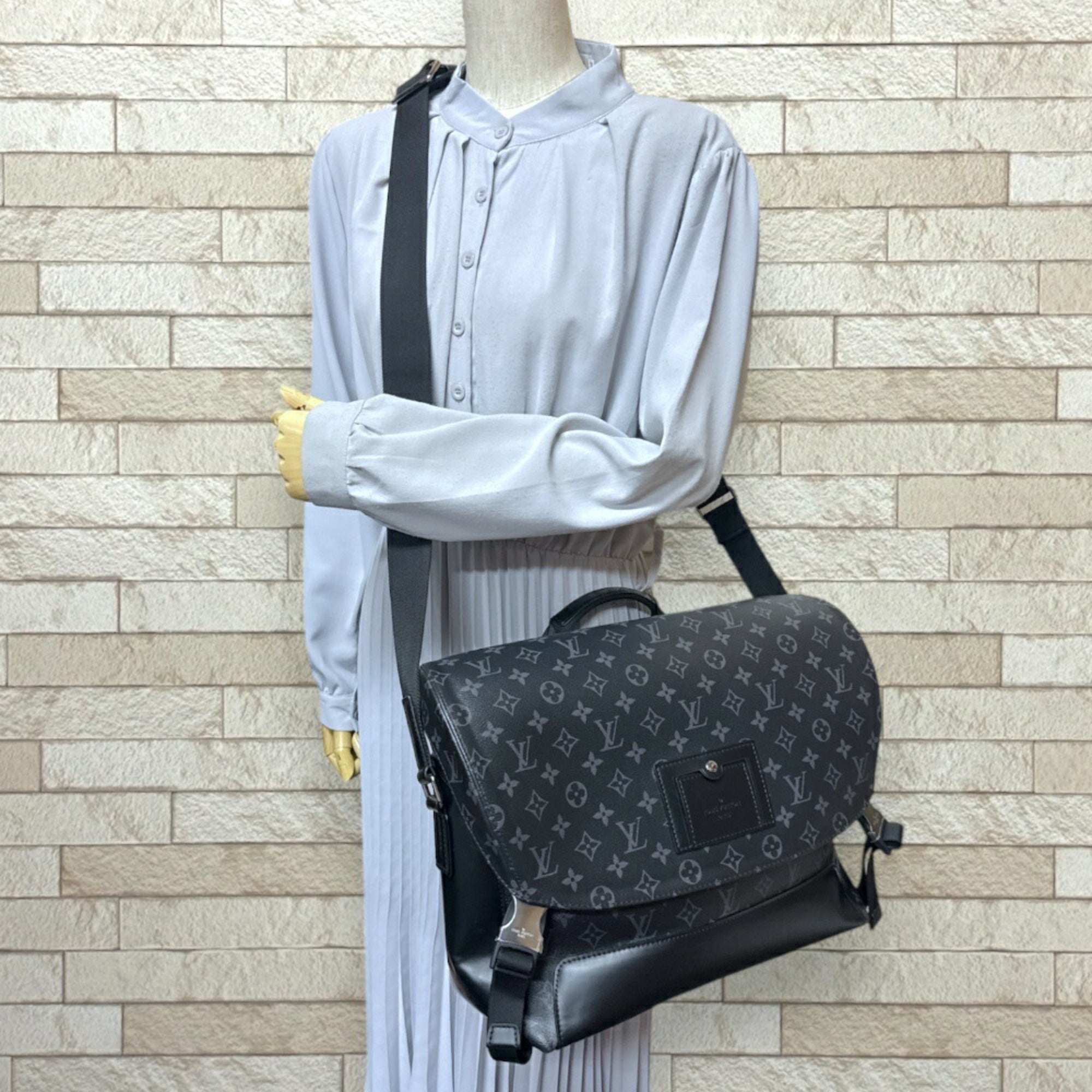 Louis Vuitton Black Gray Monogram Eclipse Shoulder Bag (Pre-Owned)