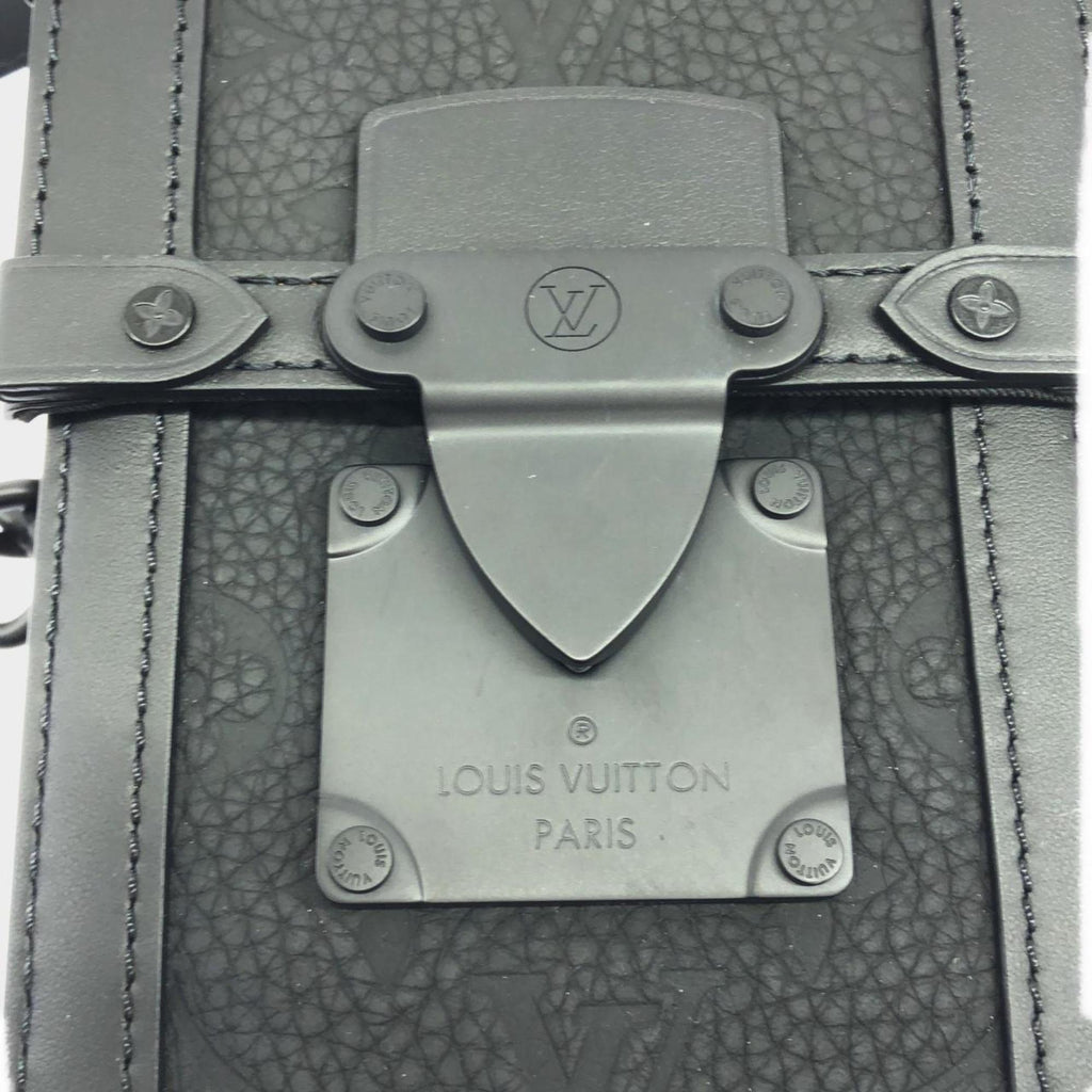 Louis Vuitton Black Leather Shoulder Bag (Pre-Owned)