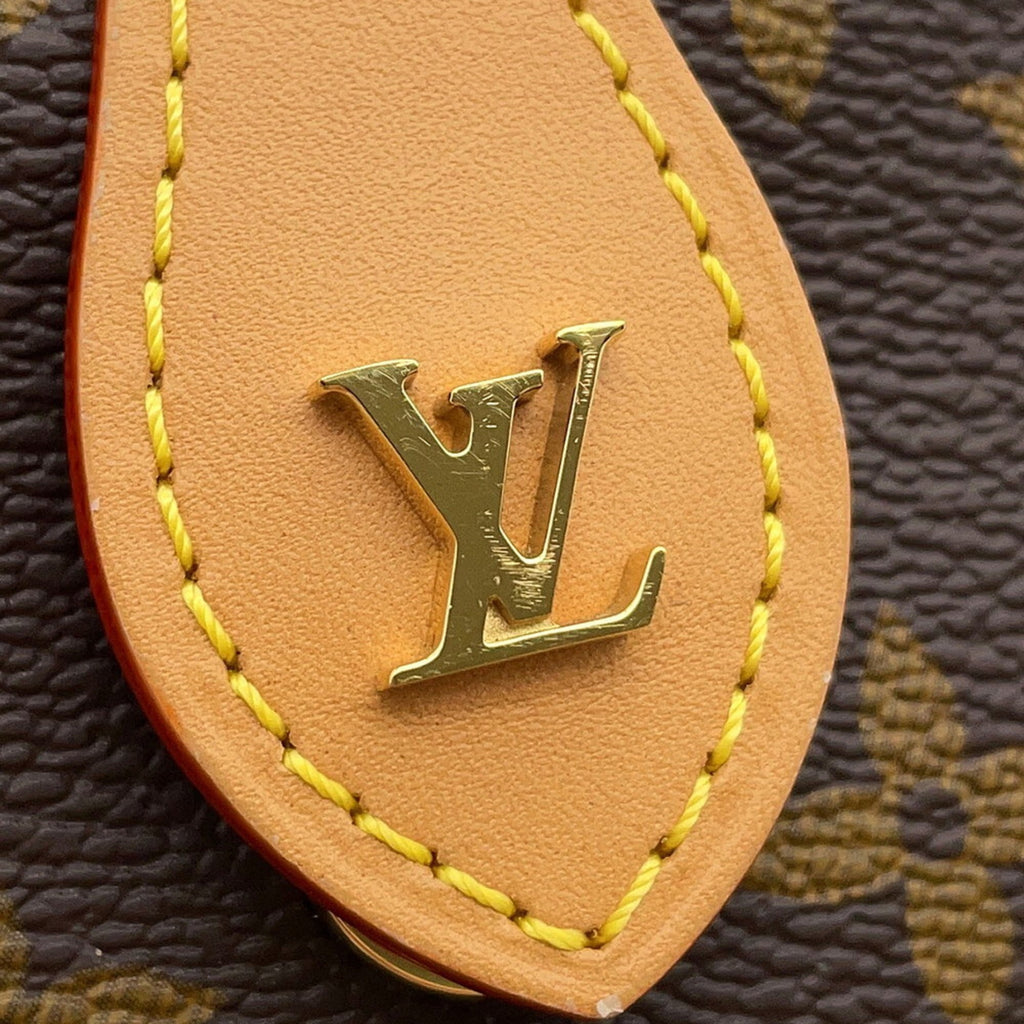 Louis Vuitton Brown Monogram Monogram Pouch Shoulder Bag (Pre-Owned)