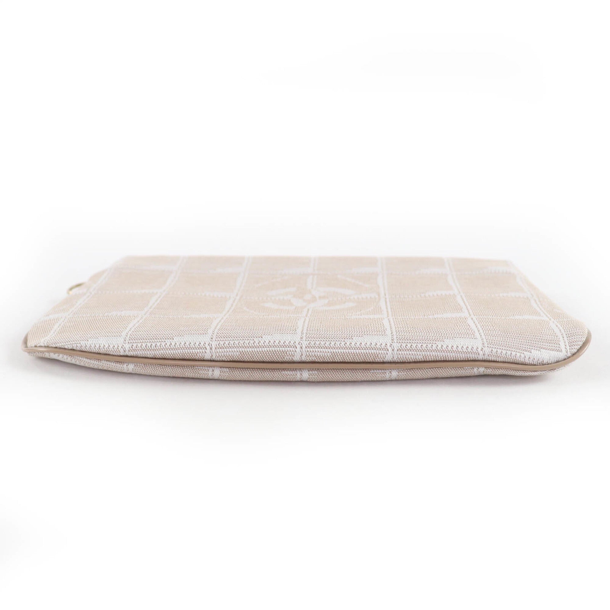 Travel Line Wallet on Chain Quilted Nylon