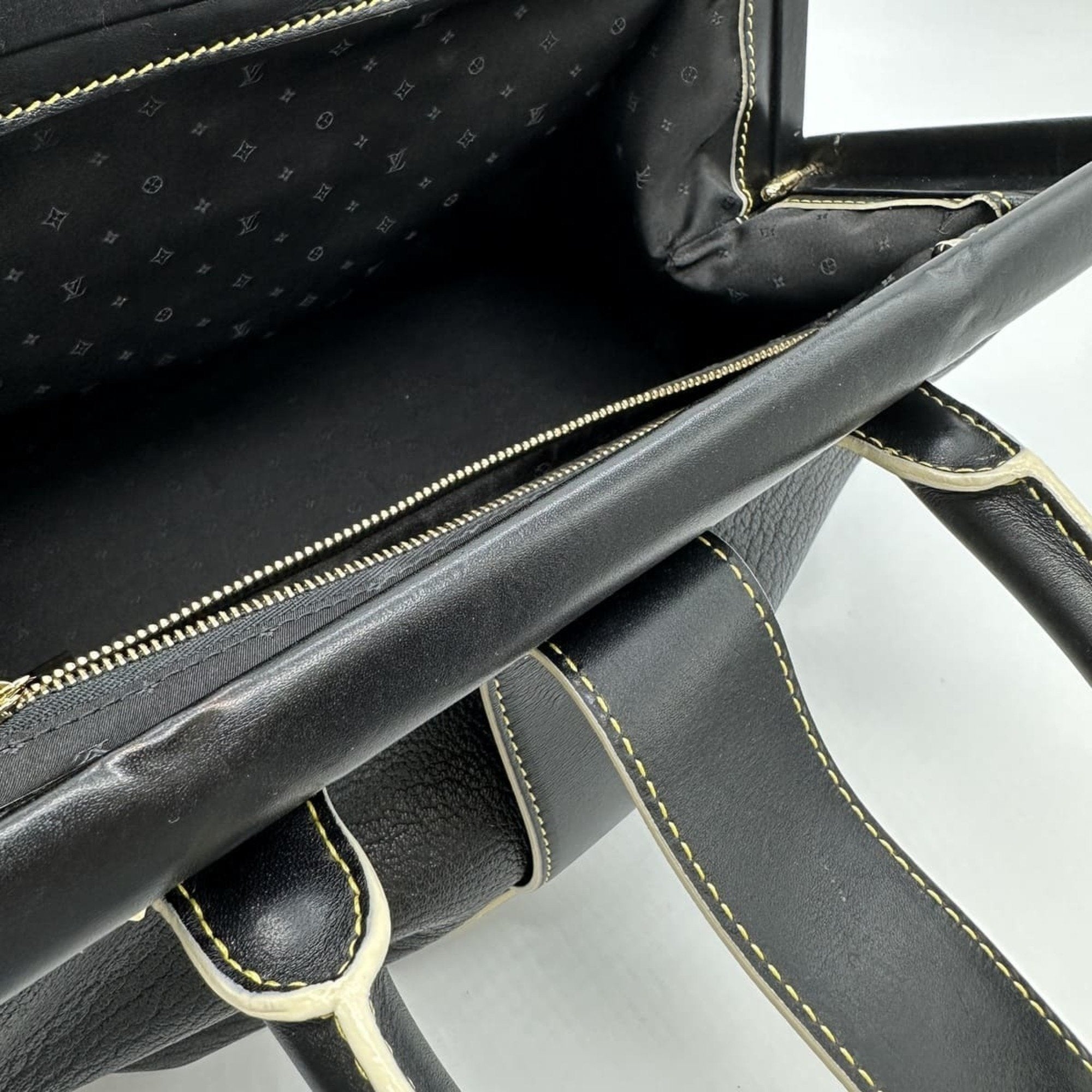 Louis Vuitton Black Suhali Leather Handbag (Pre-Owned)