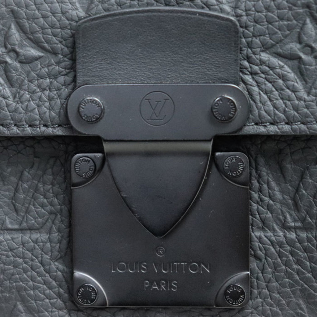 Louis Vuitton Black Leather Shoulder Bag (Pre-Owned)