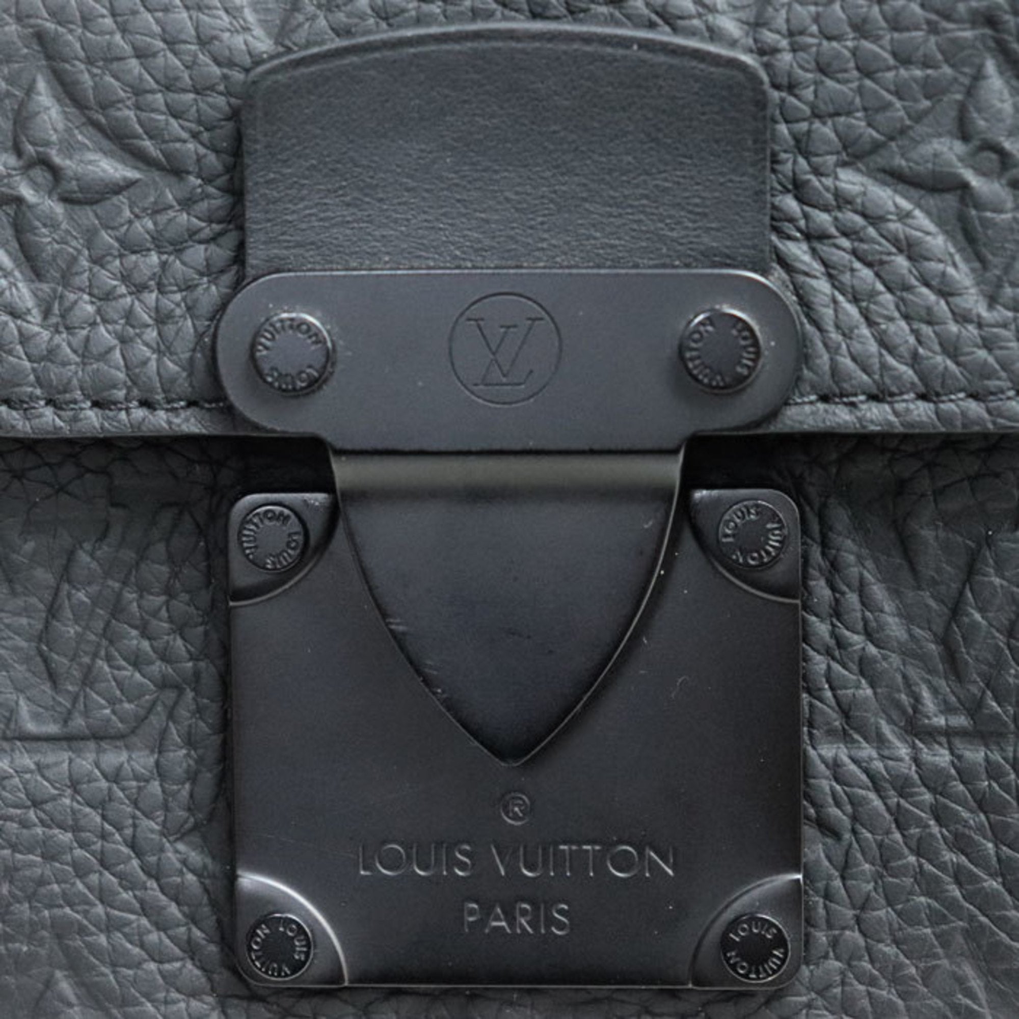 Louis Vuitton Black Leather Shoulder Bag (Pre-Owned)