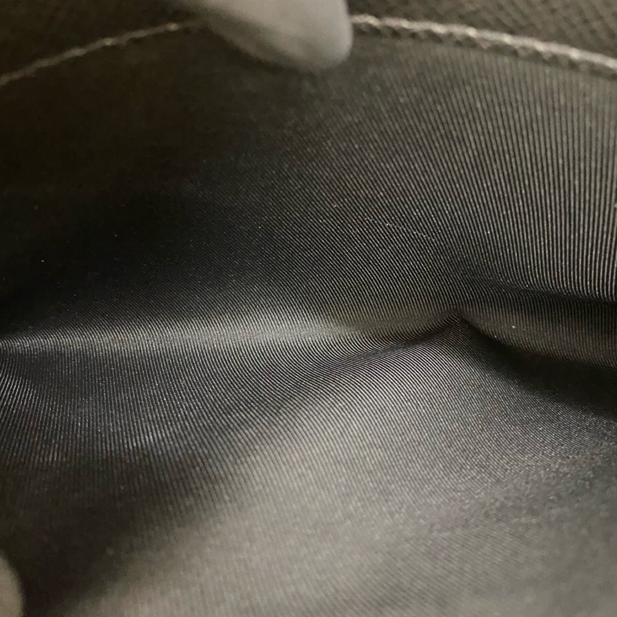 Louis Vuitton Black Leather Shoulder Bag (Pre-Owned)