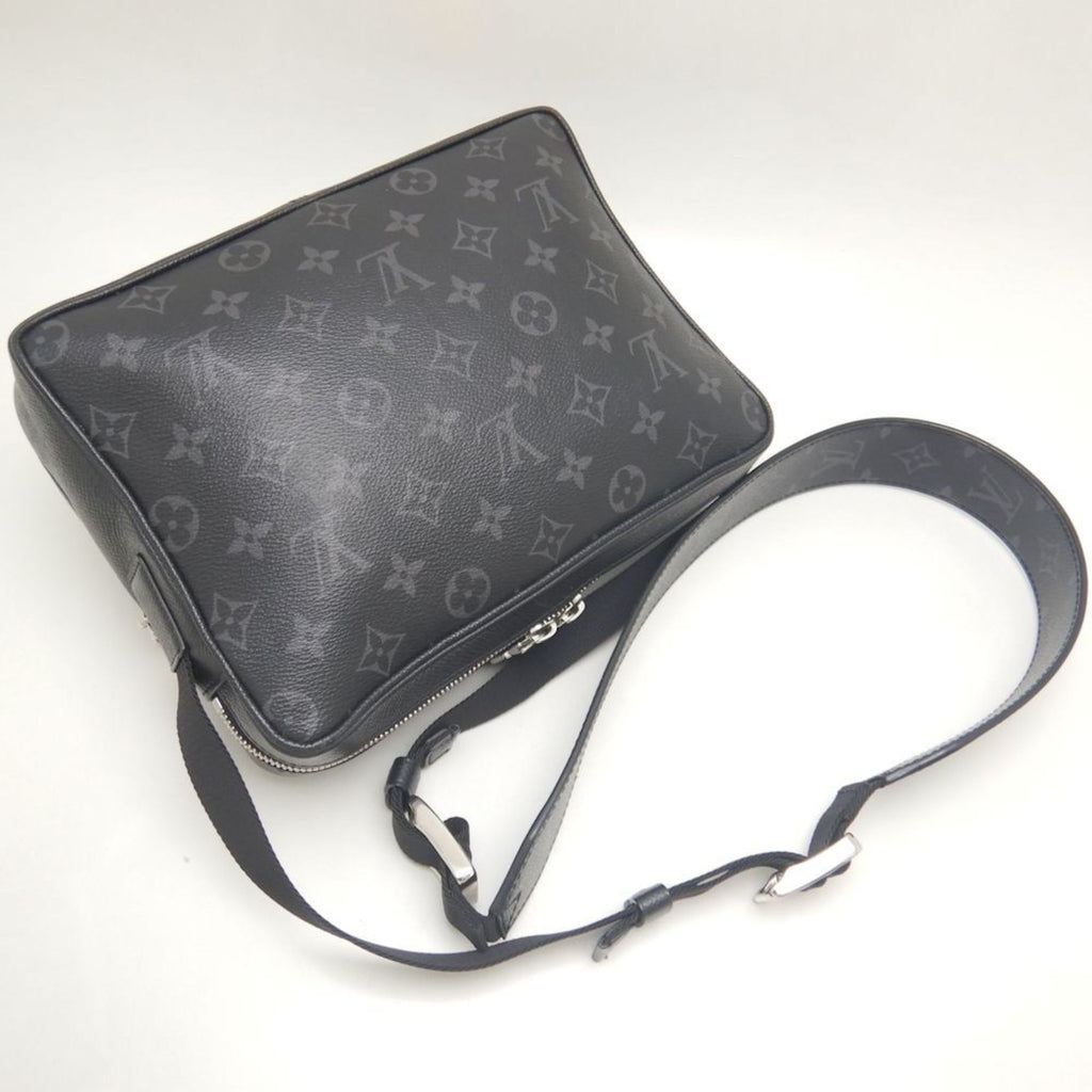 Louis Vuitton Taigarama Noir Pvc Leather Shoulder Bag (Pre-Owned)