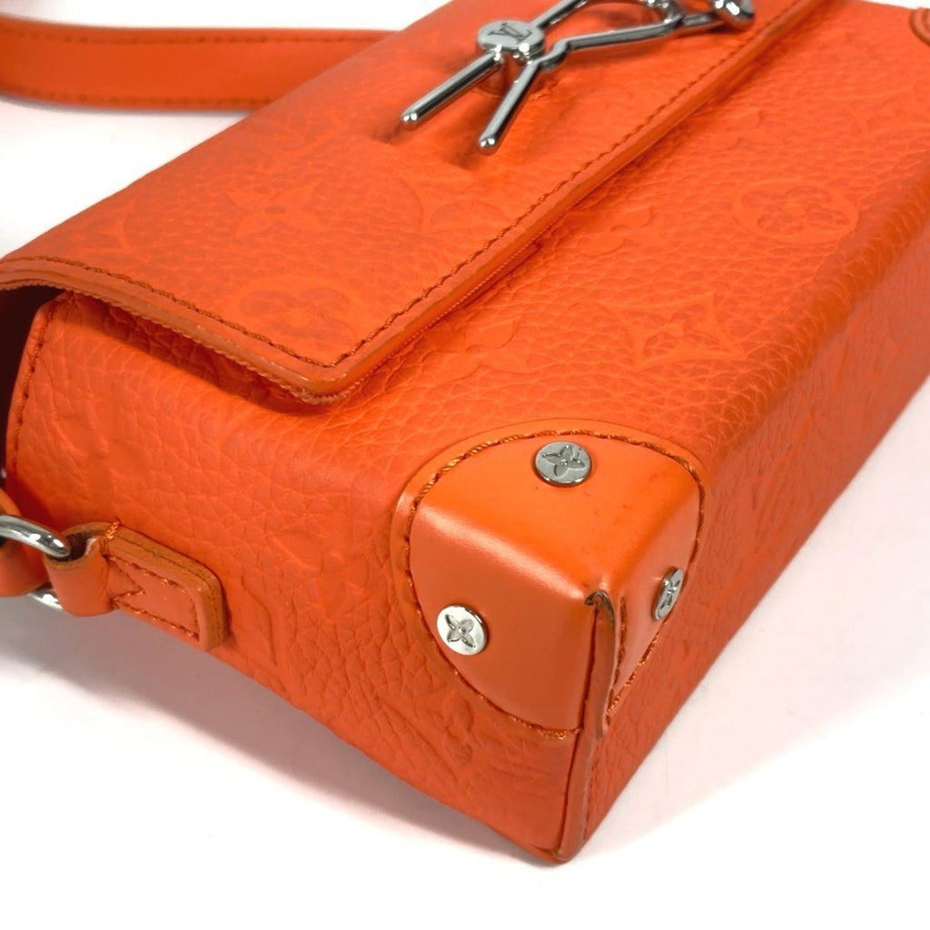 Louis Vuitton Orange Leather Pochette Shoulder Bag (Pre-Owned)