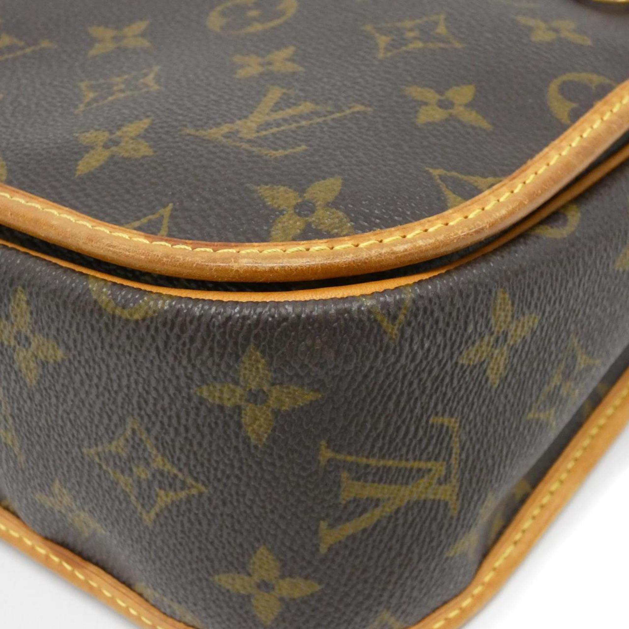 Louis Vuitton Marron Coated Canvas Shoulder Bag (Pre-Owned)