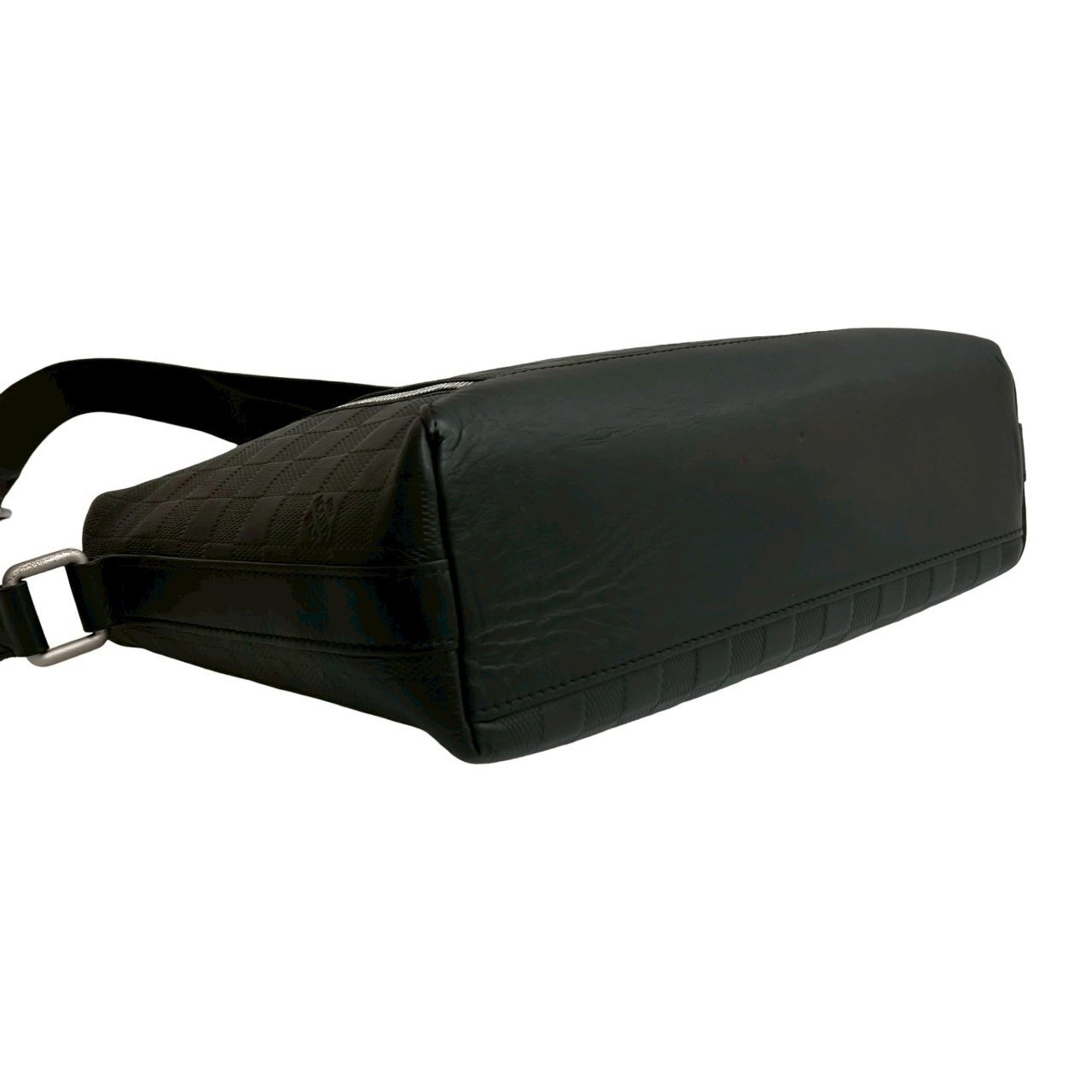 Louis Vuitton Black Leather Shoulder Bag (Pre-Owned)