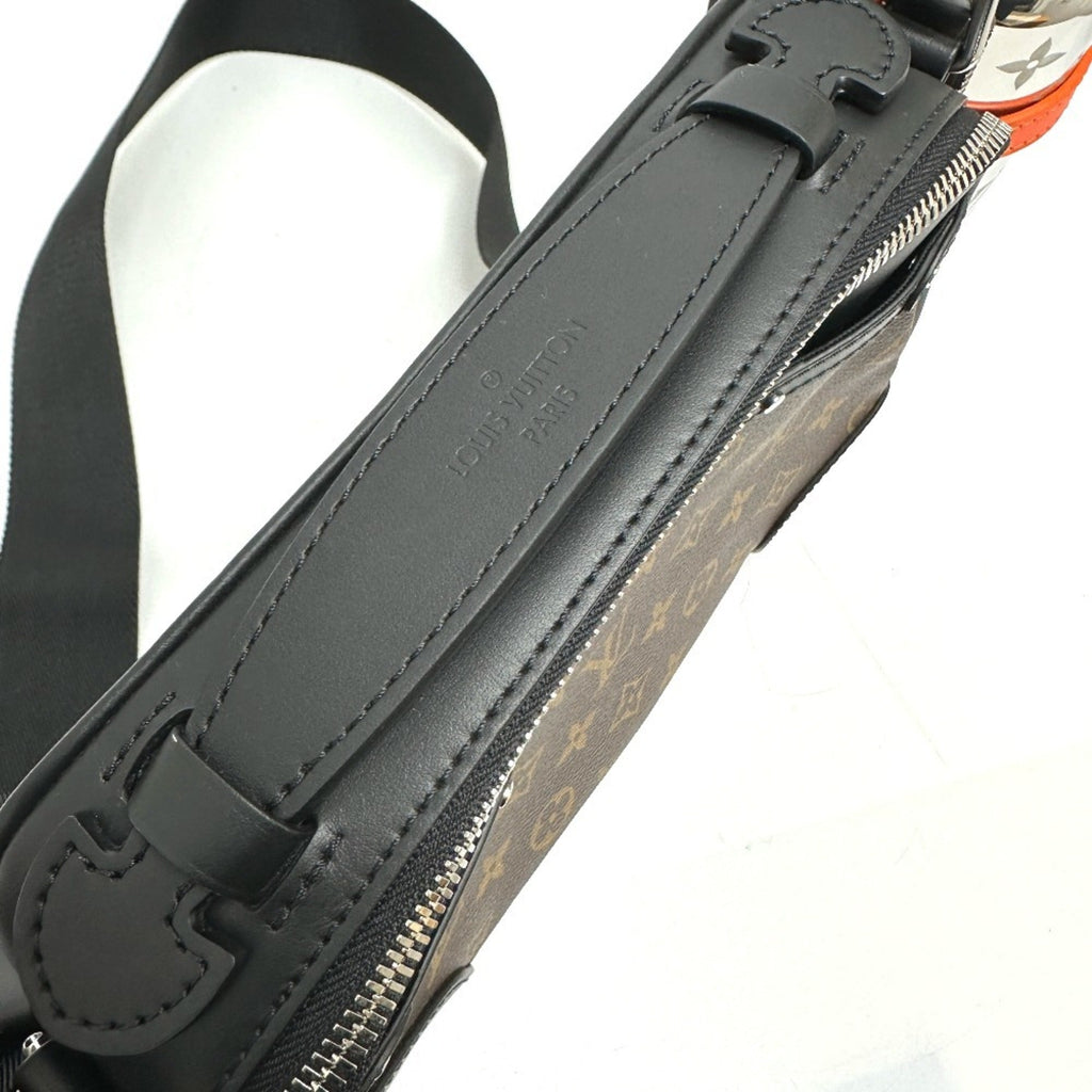 Louis Vuitton Brown Leather Shoulder Bag (Pre-Owned)