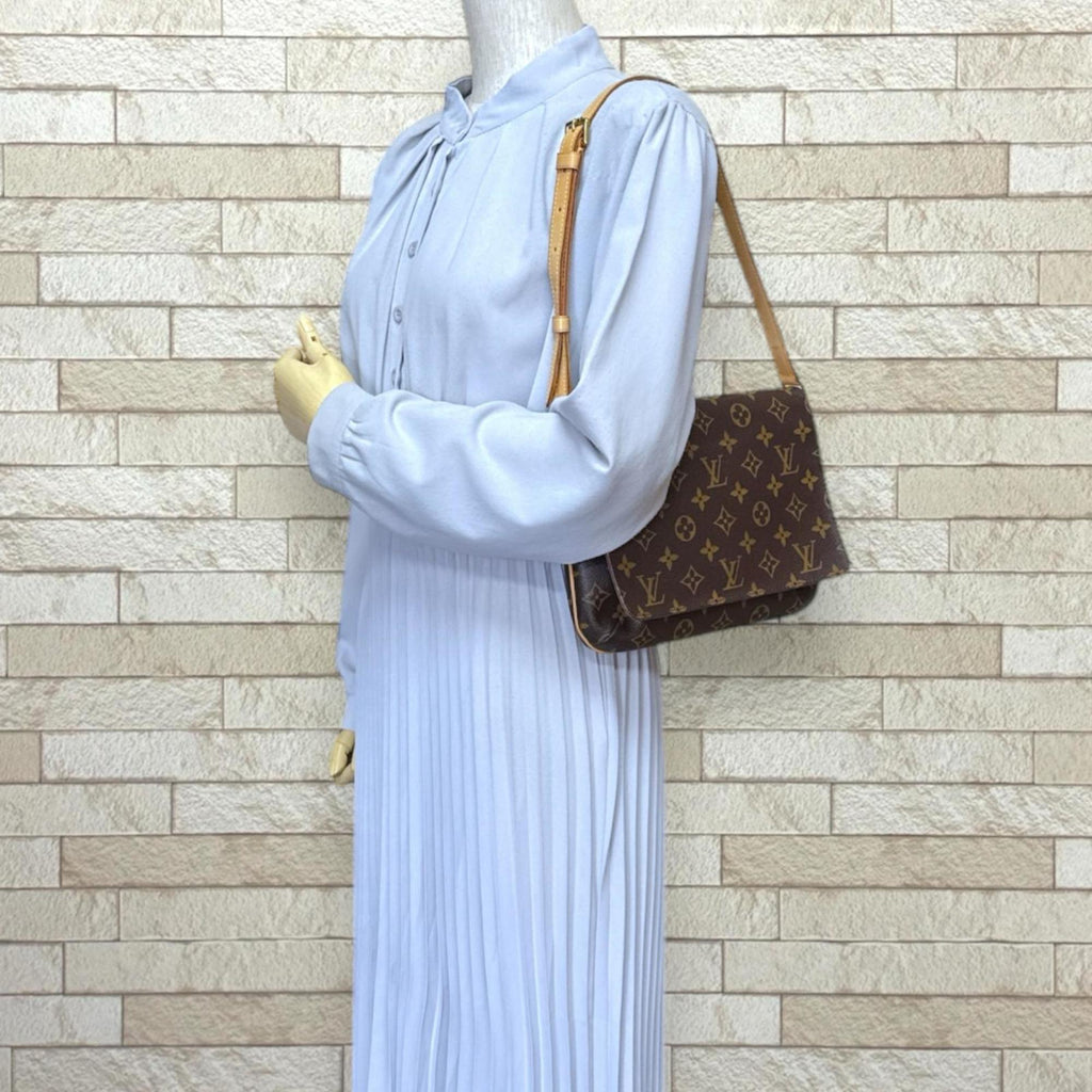 Louis Vuitton Monogram Brown Monogram Monogram Shoulder Bag (Pre-Owned)