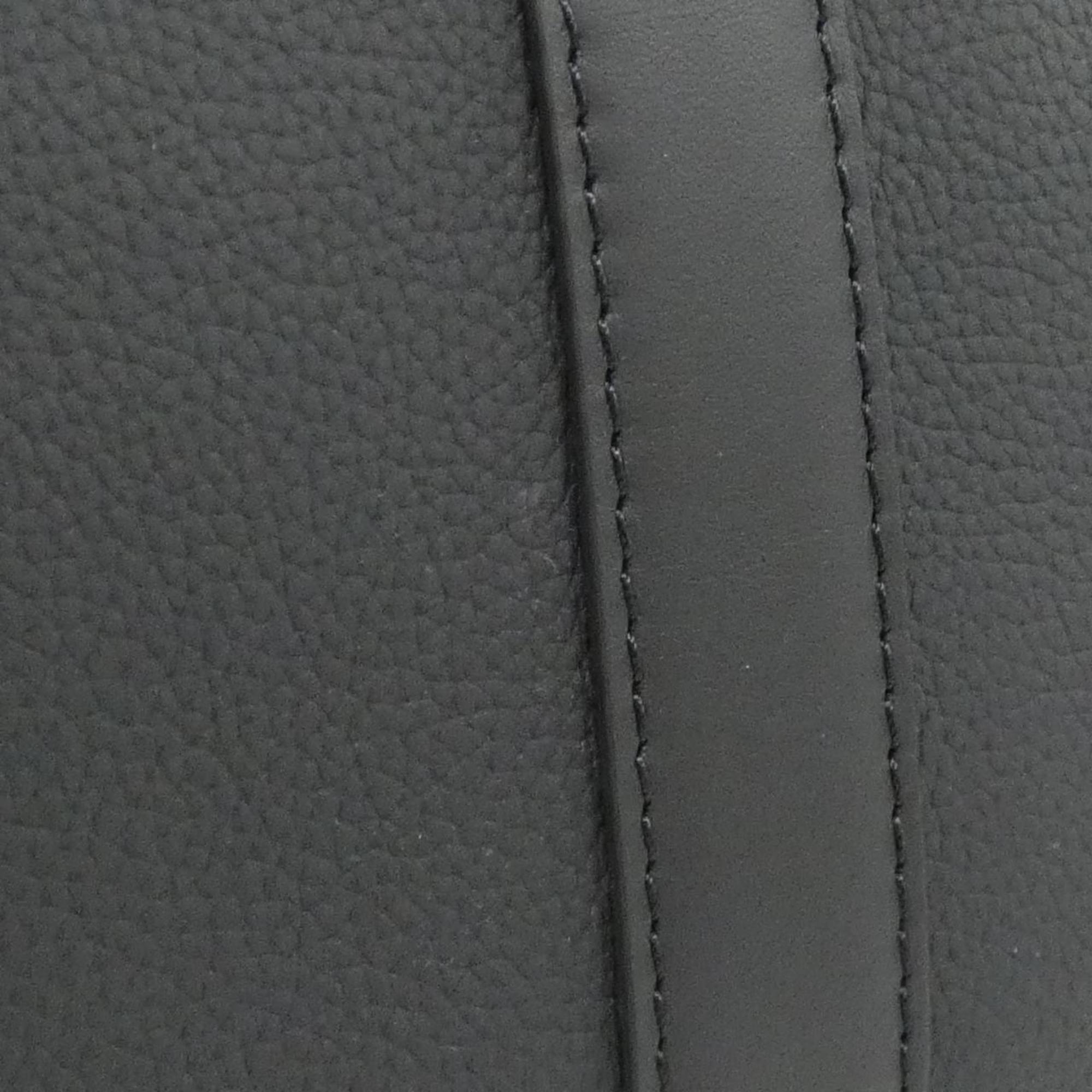 Louis Vuitton Black Leather Shoulder Bag (Pre-Owned)