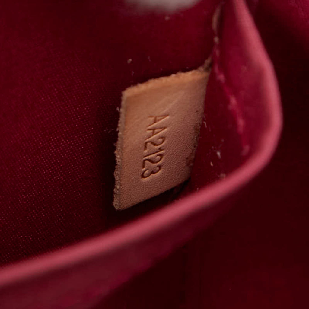 Louis Vuitton Pomme D'amour Red Color Patent Leather Handbag Shoulder Bag (Pre-Owned)