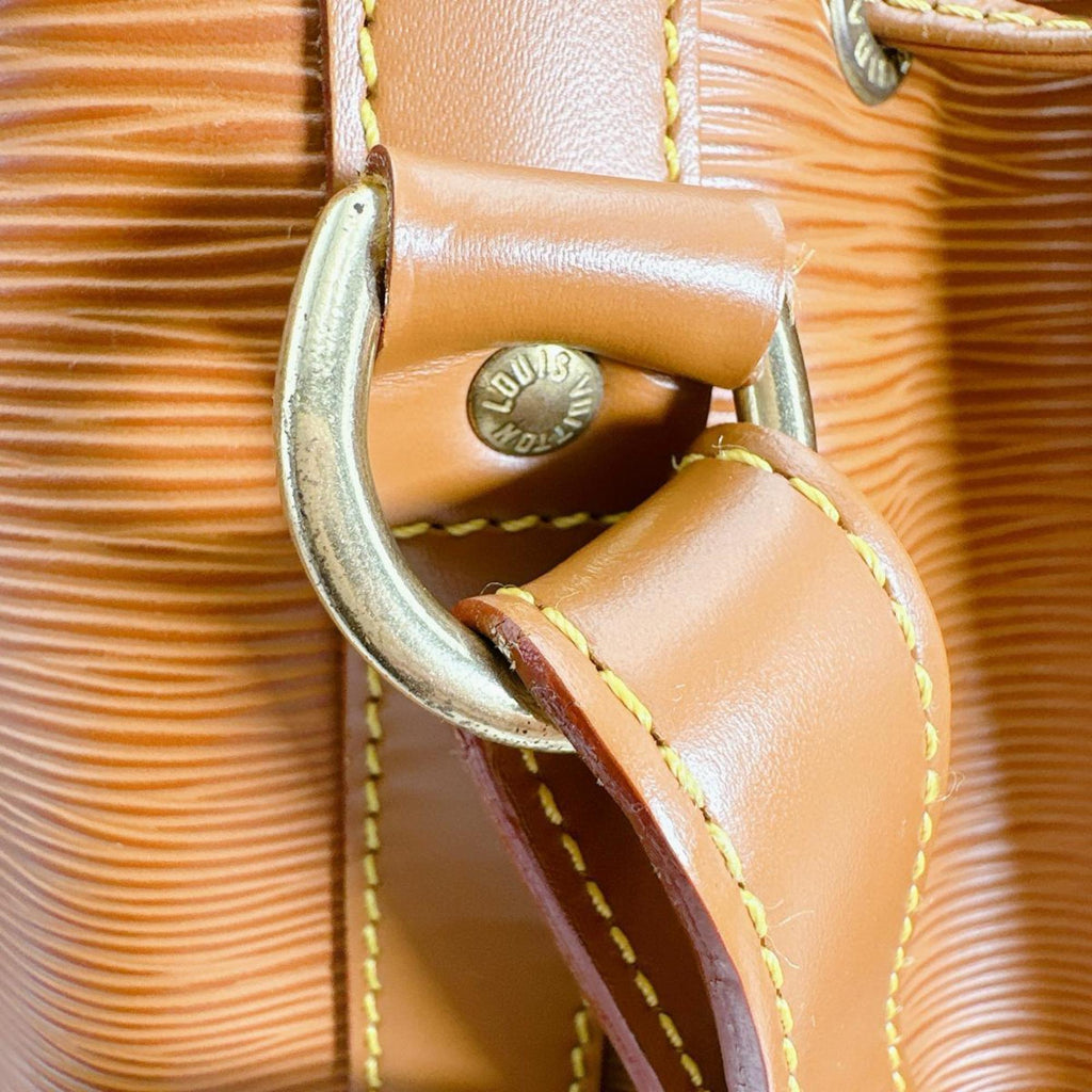 Louis Vuitton Brown Epi Leather Shoulder Bag (Pre-Owned)