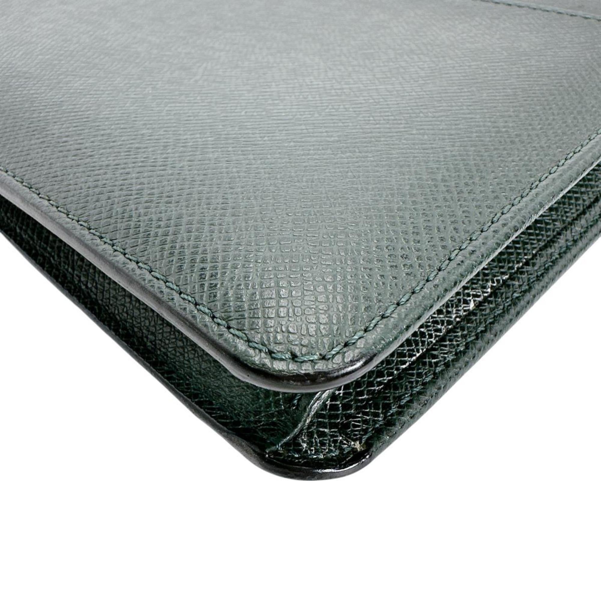 Louis Vuitton Episea Green Taiga Leather Clutch Bag (Pre-Owned)
